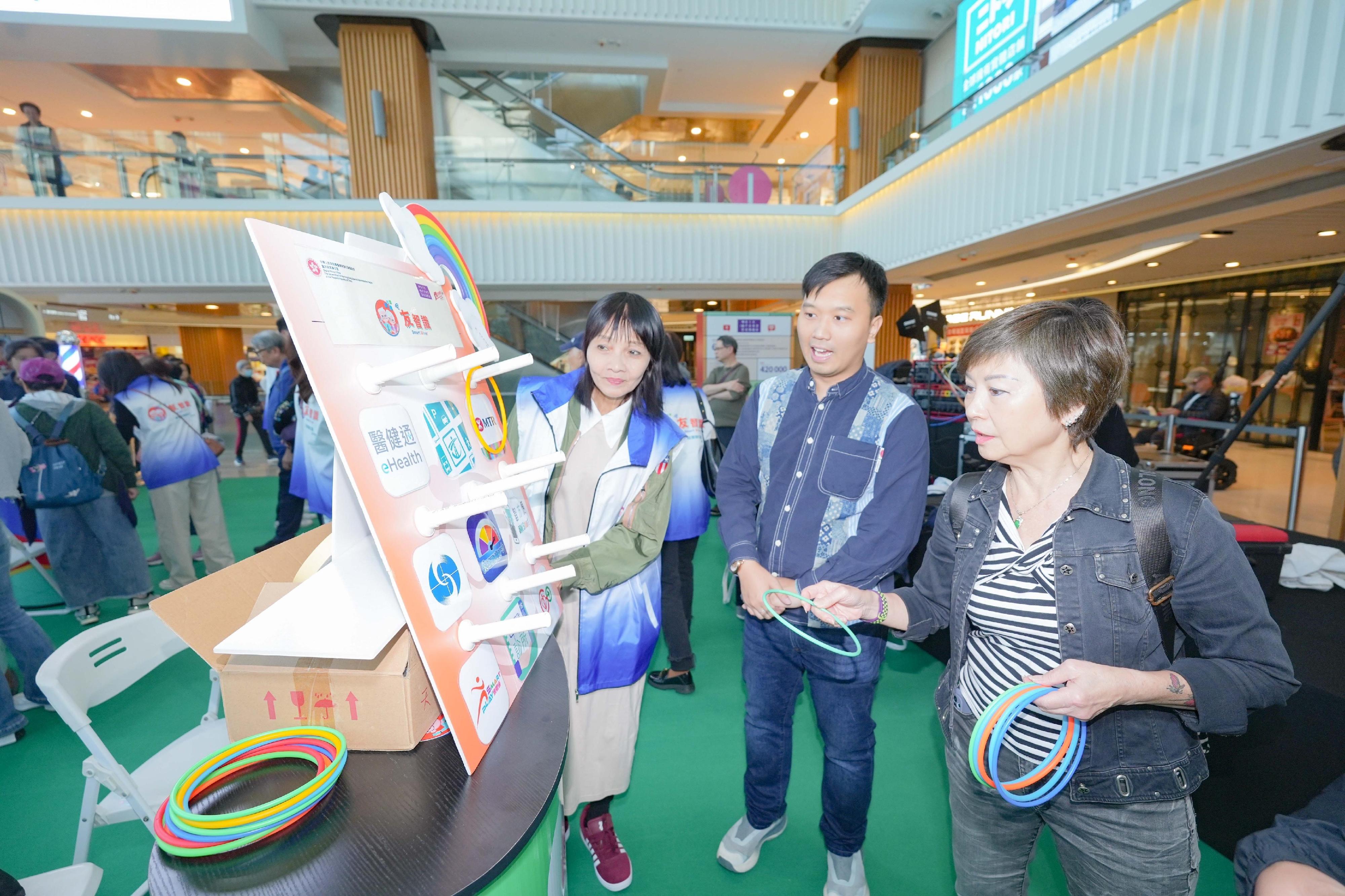 The Fun Day of the "Smart Silver" Digital Inclusion Programme for Elders is being held for two consecutive days starting today (December 13). Photo shows members of the public visiting the game booths.
