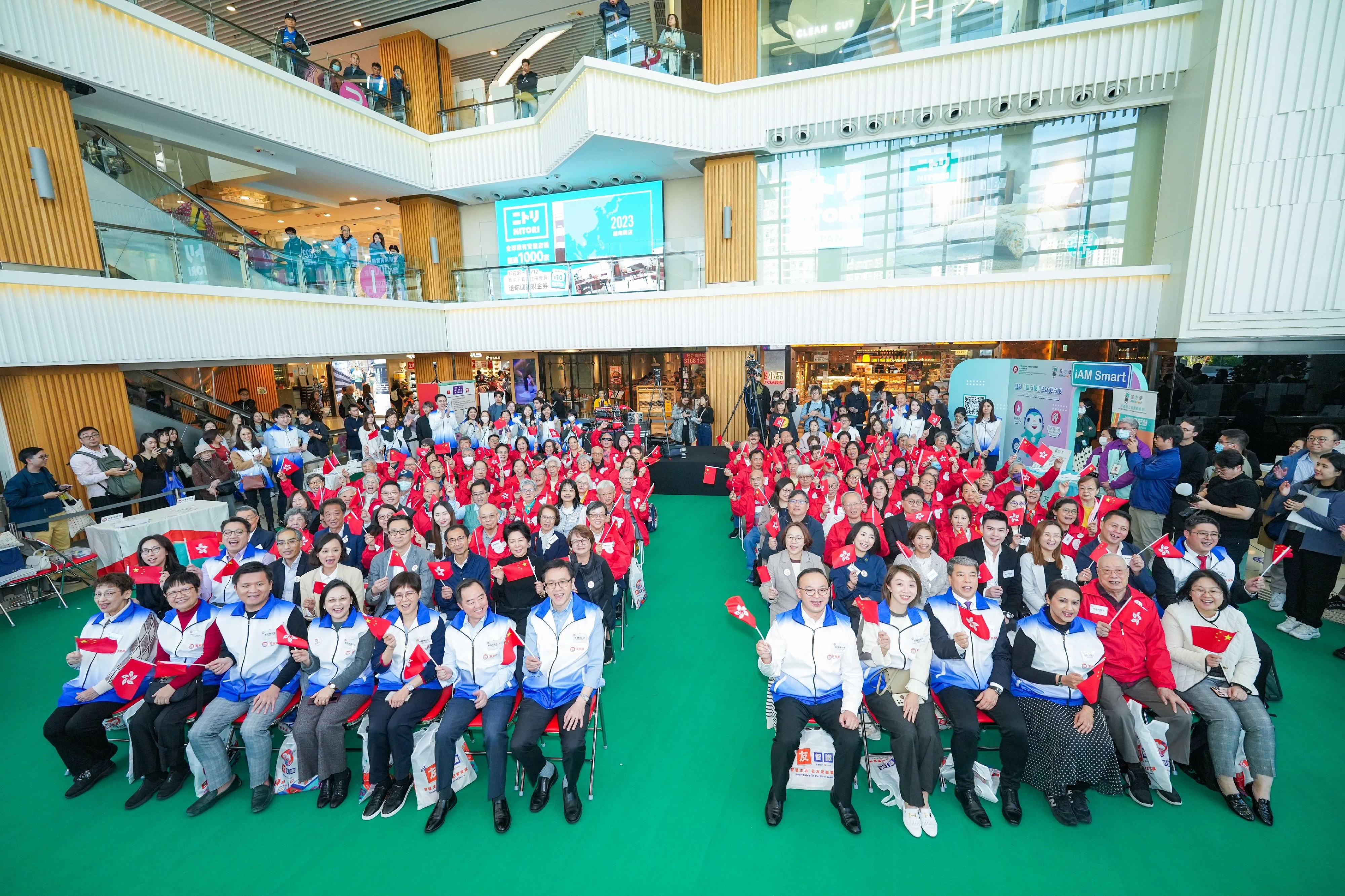 The Secretary for Innovation, Technology and Industry, Professor Sun Dong (first row, seventh left), officiated at the launching ceremony of the "Smart Silver" Digital Inclusion Programme for Elders today (December 13), and was joined by the Commissioner for Digital Policy, Mr Tony Wong (first row, sixth left), the Chairperson of the Social Innovation and Entrepreneurship Development Fund Task Force, Mr Kevin Orr (first row, sixth right), and other guests.
