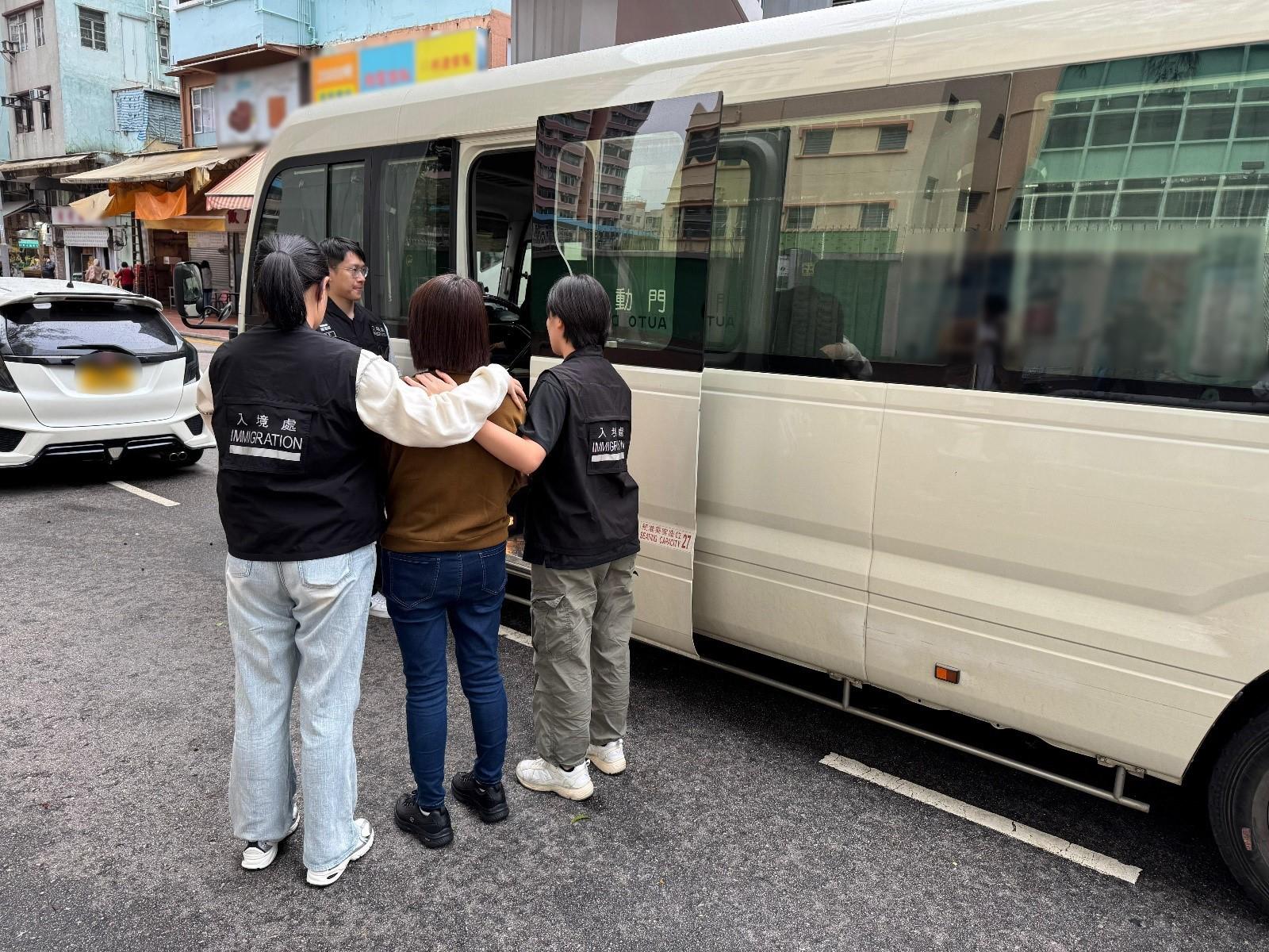 The Immigration Department mounted a series of territory-wide anti-illegal worker operations codenamed "Twilight", and joint operations with the Hong Kong Police Force codenamed "Champion" and "Windsand", for four consecutive days from December 9 to yesterday (December 12). Photo shows a suspected illegal worker arrested during an operation.