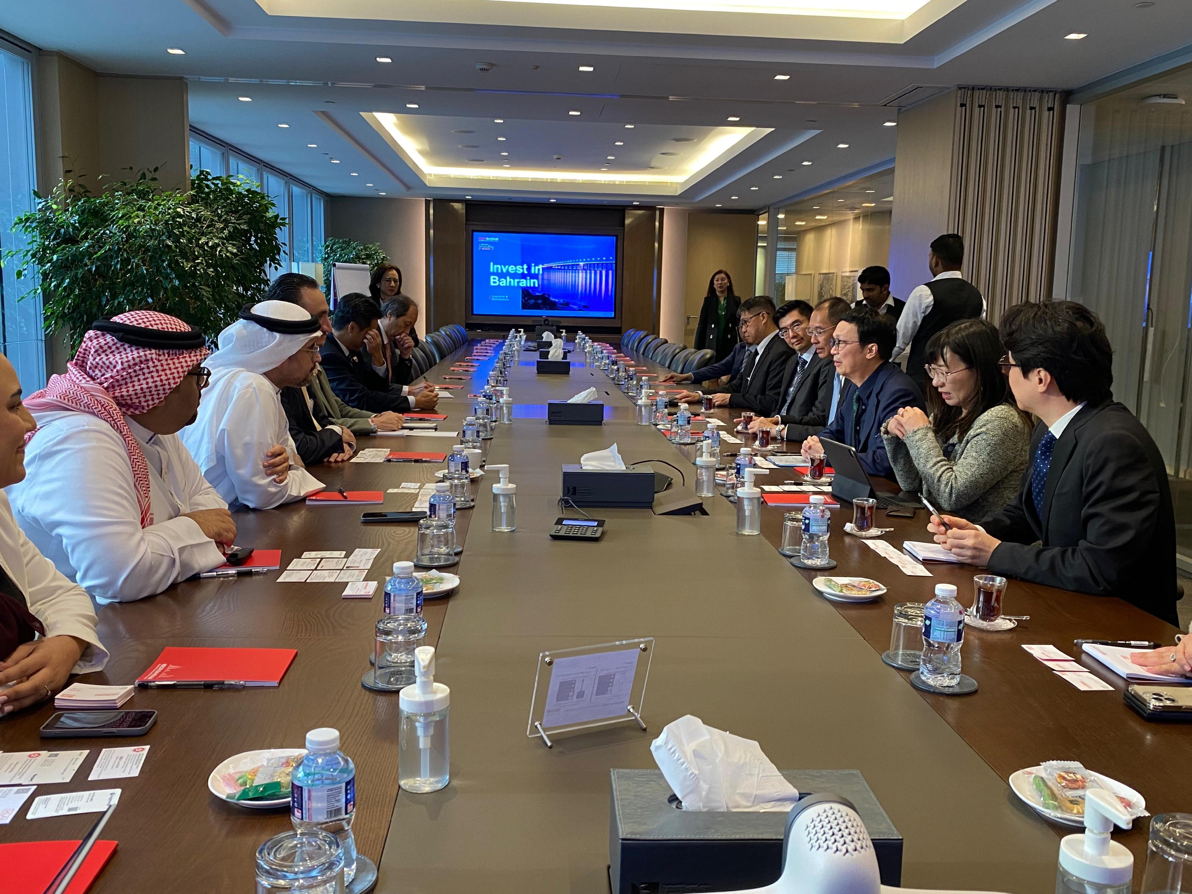 The Under Secretary for Transport and Logistics, Mr Liu Chun-san, led a delegation of over 10 members from the Hong Kong Maritime and Port Board and the Hong Kong Logistics Development Council, and representatives from the Marine Department and Invest Hong Kong, for a five-day visit to Dubai and Abu Dhabi, United Arab Emirates, and Bahrain. Mr Liu (third right), Deputy Secretary for Transport and Logistics Miss Amy Chan (second right) and members of the Hong Kong Logistics Development Council, had a meeting with the representatives of the Bahrain Economic Development Board on December 12 (Bahrain time) to discuss further collaboration on the economic and trading fronts.