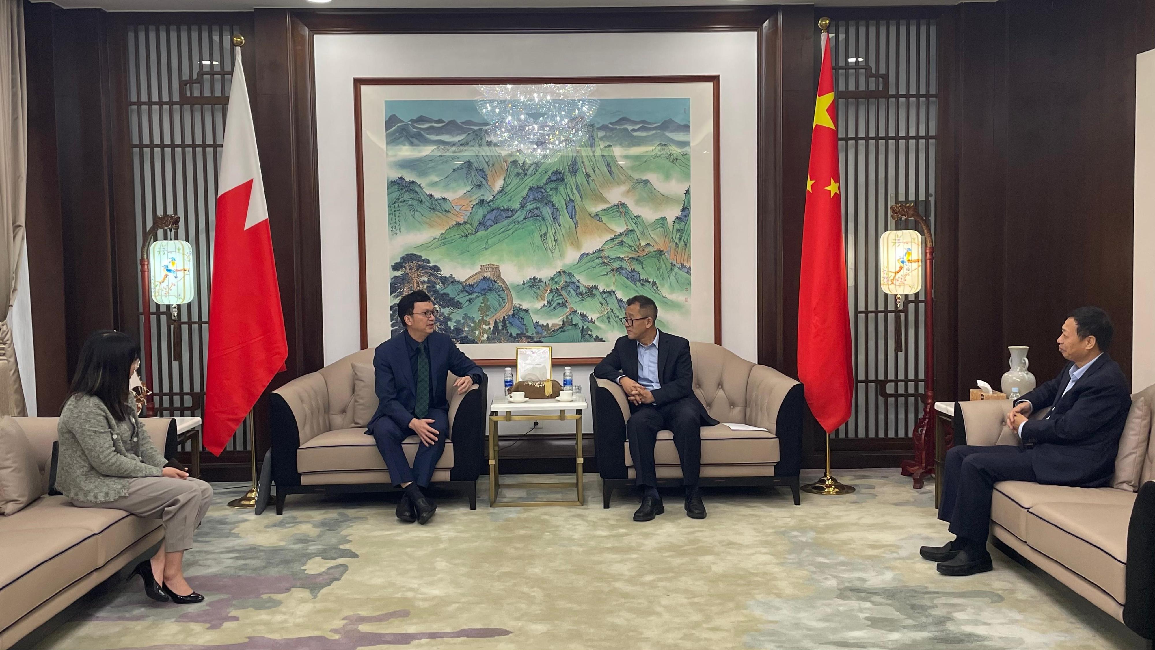 The Under Secretary for Transport and Logistics, Mr Liu Chun-san, led a delegation of over 10 members from the Hong Kong Maritime and Port Board and the Hong Kong Logistics Development Council, and representatives from the Marine Department and Invest Hong Kong, for a five-day visit to Dubai and Abu Dhabi, United Arab Emirates, and Bahrain. Mr Liu (second left), called on the Ambassador Extraordinary and Plenipotentiary of the People's Republic of China to the Kingdom of Bahrain, Mr Ni Ruchi (second right), on December 12 (Bahrain time) and updated him with the latest developments of Hong Kong's maritime and logistics industries. Also present were the  the Counsellor of the Embassy of the People's Republic of China in the Kingdom of Bahrain, Mr Li Baoan (first right), and Deputy Secretary for Transport and Logistics Miss Amy Chan (first left).