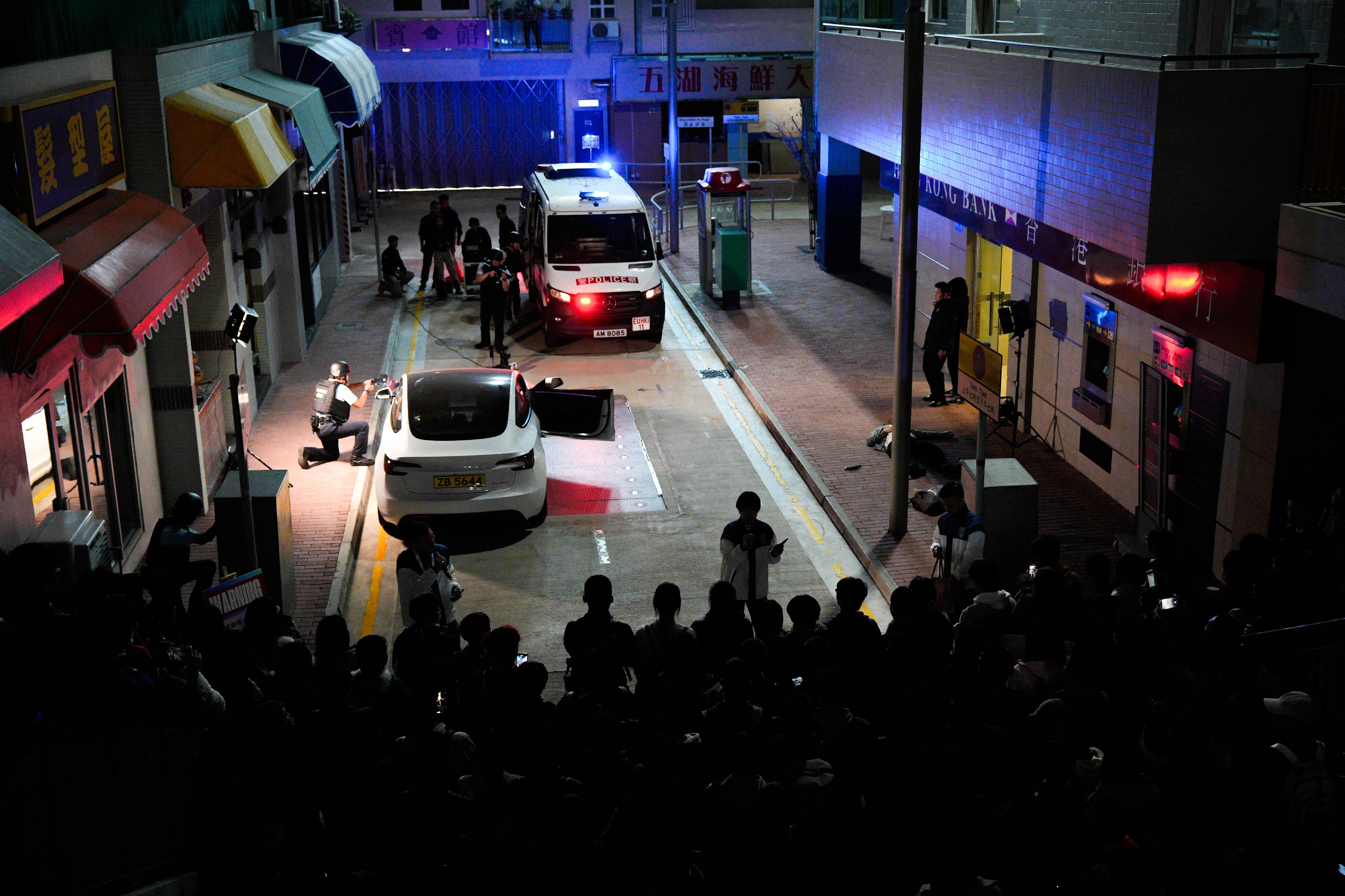 The Hong Kong Police Force today (December 15) held the Police Recruitment Experience and Assessment Day at the Hong Kong Police College. Photo shows visitors participating in the Interactive Live Show, to experience the different scenarios encountered by frontline police officers during their daily patrols.