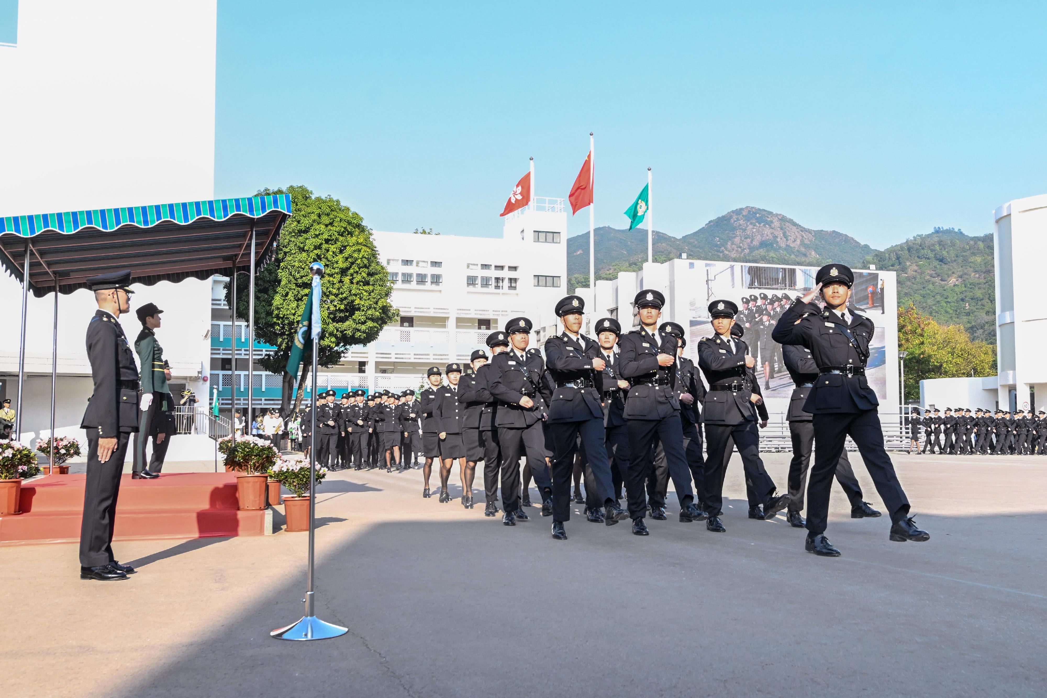 Hong Kong Customs held a Passing-out Parade for the 140th-143rd Inspector Induction Courses and the 496th-501st Customs Officer Induction Courses at the Hong Kong Customs College today (December 17). Photo shows passing-out officers performing the Chinese-style foot drill.