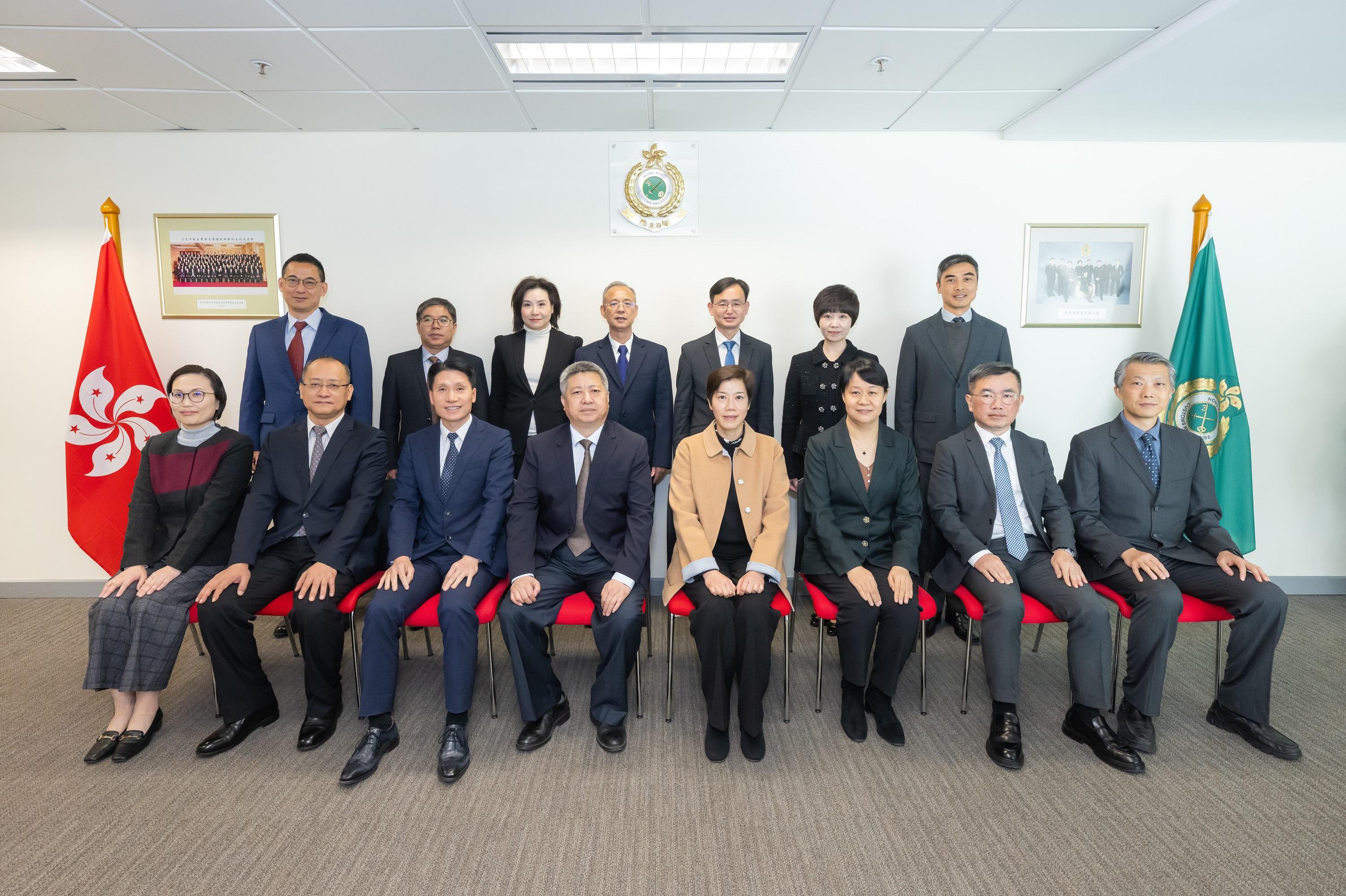 The Commissioner of Customs and Excise, Ms Louise Ho, today (December 18) met with the Director General in Guangzhou Customs District, Mr Li Quan, in the Customs Headquarters Building. Photo shows Ms Ho (front row, fourth right); Mr Li (front row, fourth left); the Deputy Commissioner (Control and Enforcement), Mr Mark Woo (front row, third left); the Assistant Commissioner (Intelligence and Investigation), Mr Barry Lai (front row, second right); the Assistant Commissioner (Boundary and Ports), Ms Wong Wai-chuen (front row, first left); the Director of Customs Liaison Division, Police Liaison Department, Liaison Office of the Central People's Government in the Hong Kong Special Administrative Region, Ms Zhuang Yan (front row, third right); and Hong Kong Customs officers and members of the Guangzhou Customs District delegation.