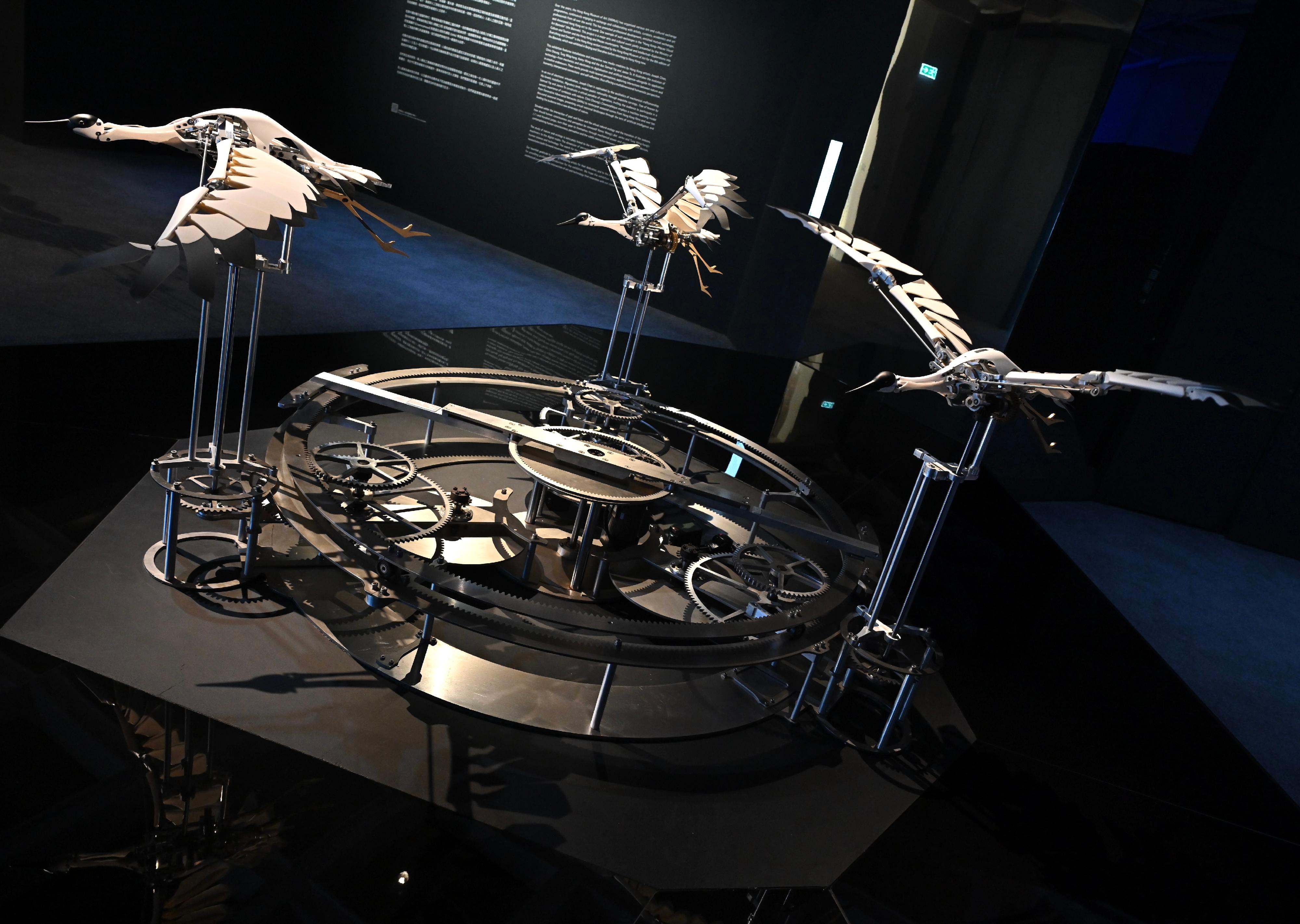 The Hong Kong Museum of Art will hold the "Perceptual and Intellectual - Explorations into Everything and Oneself" exhibition starting from December 20. The exhibition will feature 10 sets of installations and interactive new media creations by Hong Kong artists. Photo shows Joseph Chan's kinetic installation "Migratory birds", which draws inspiration from the natural wonder of migratory birds.