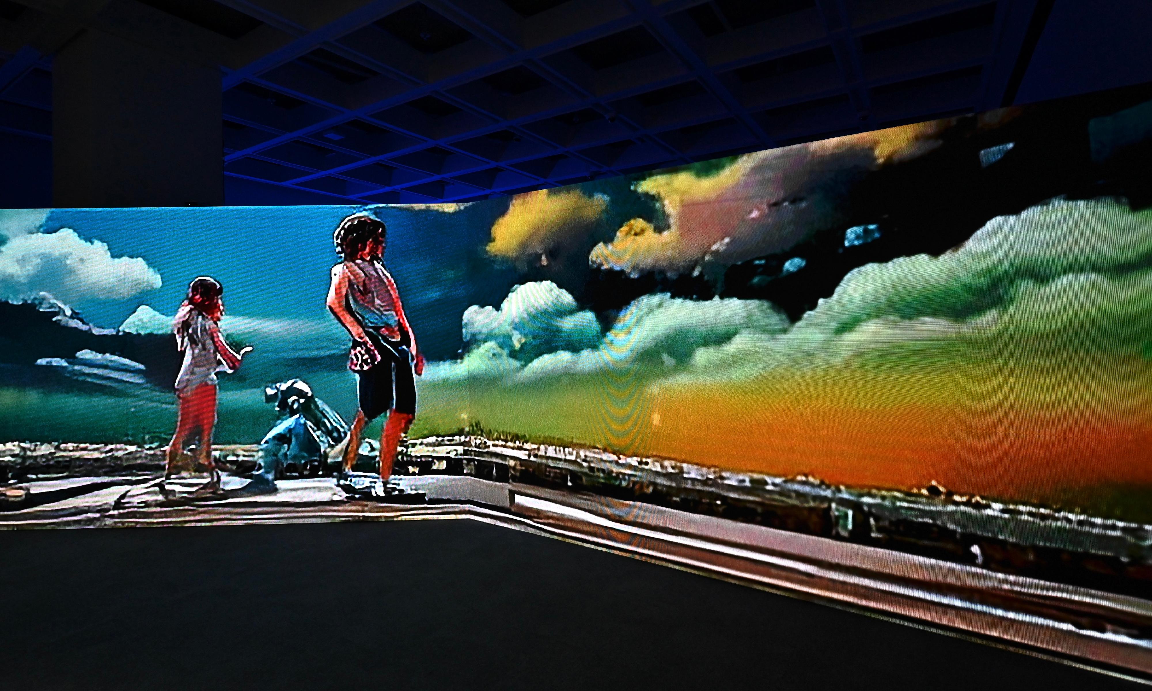 The Hong Kong Museum of Art will hold the "Perceptual and Intellectual - Explorations into Everything and Oneself" exhibition starting from December 20. The exhibition will feature 10 sets of installations and interactive new media creations by Hong Kong artists. Photo shows artist Chris Cheung and his creative team's AI and interactive installation, "Cinemorpheque", which presents virtual landscapes and morphing visuals through the lens of artificial intelligence and leads the audience into a new dimension of perception.