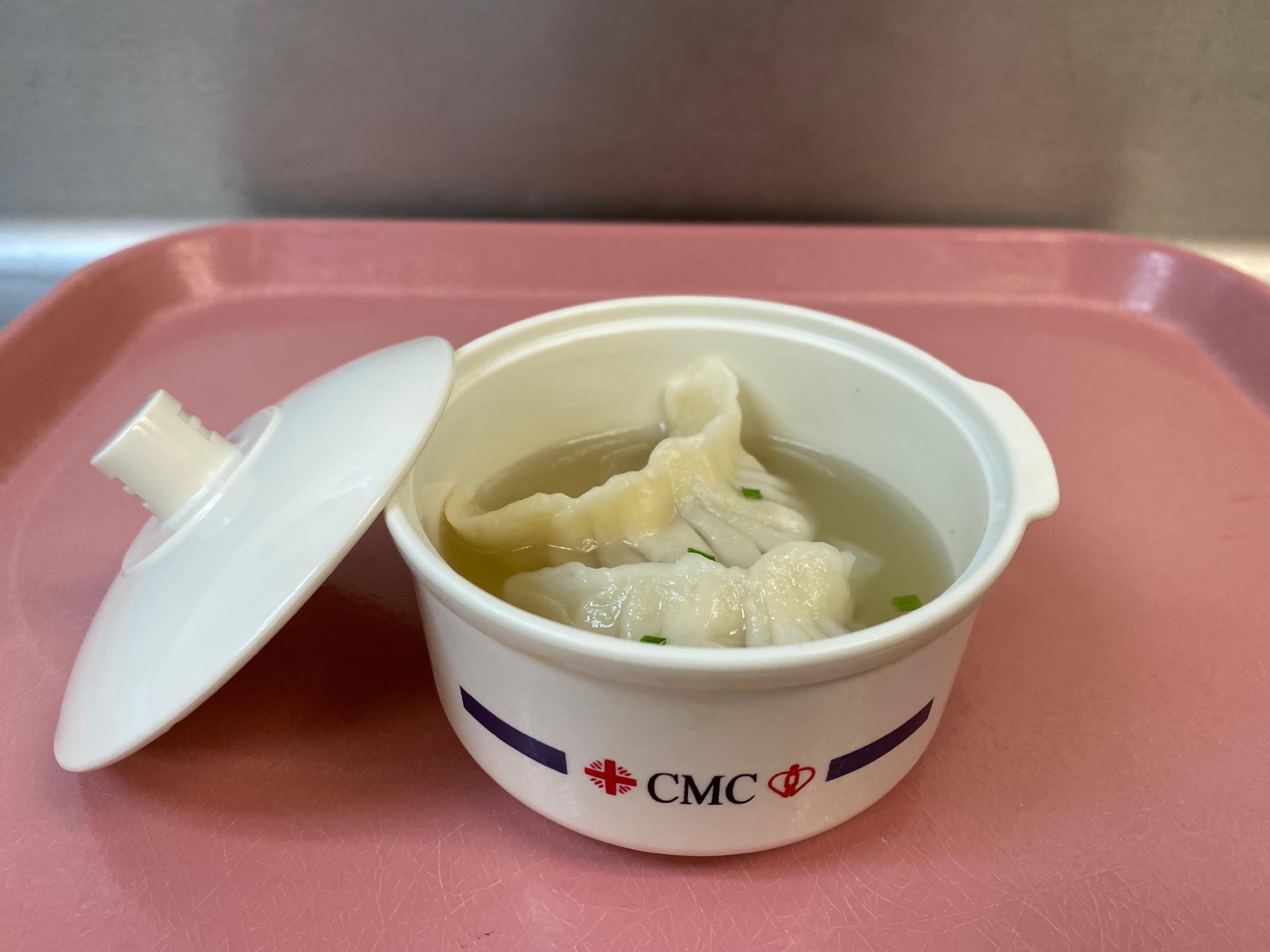 Pork and Chinese cabbage dumplings served with hot soup give warmth to the hearts of patients.