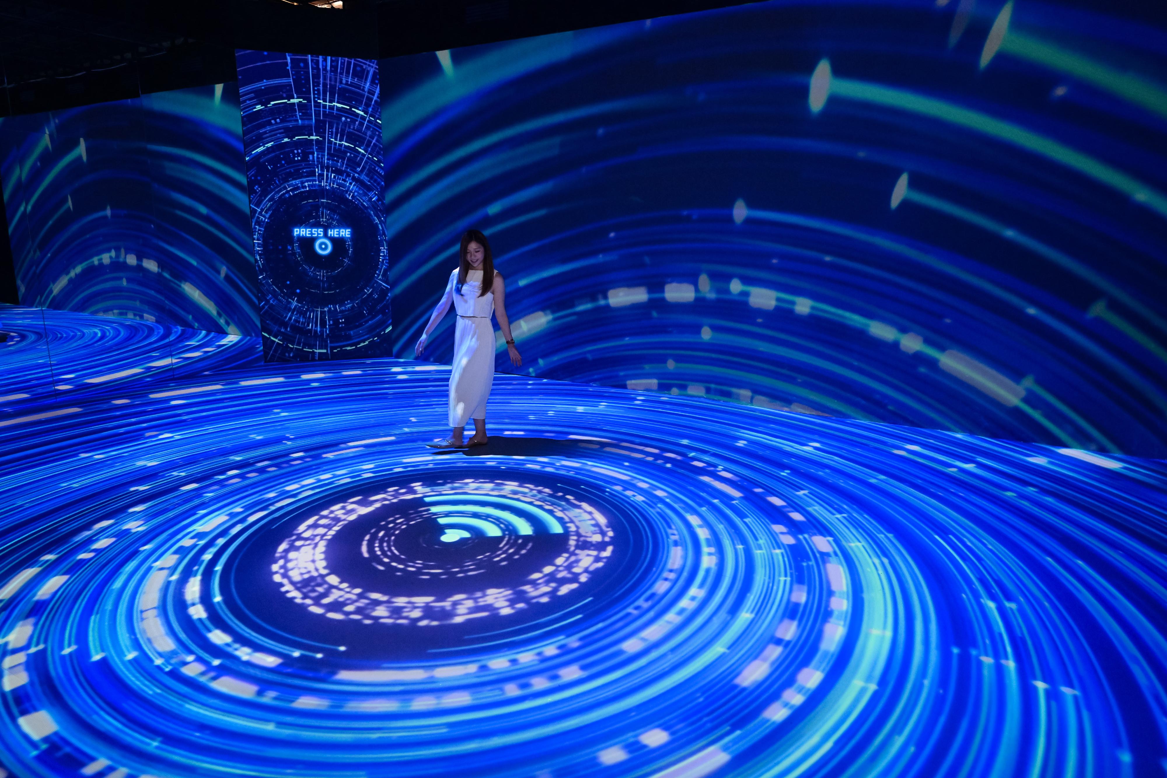 The "Immersive Hong Kong" roving exhibition, which showcases Hong Kong's new attractions, advantages and opportunities with art technology, opened in Dubai, the United Arab Emirates, today (December 20) as part of a promotional campaign organised by the Information Services Department of the Hong Kong Special Administrative Region Government. Photo shows an art projection with the theme of "I&T Brain Bank" at the exhibition.