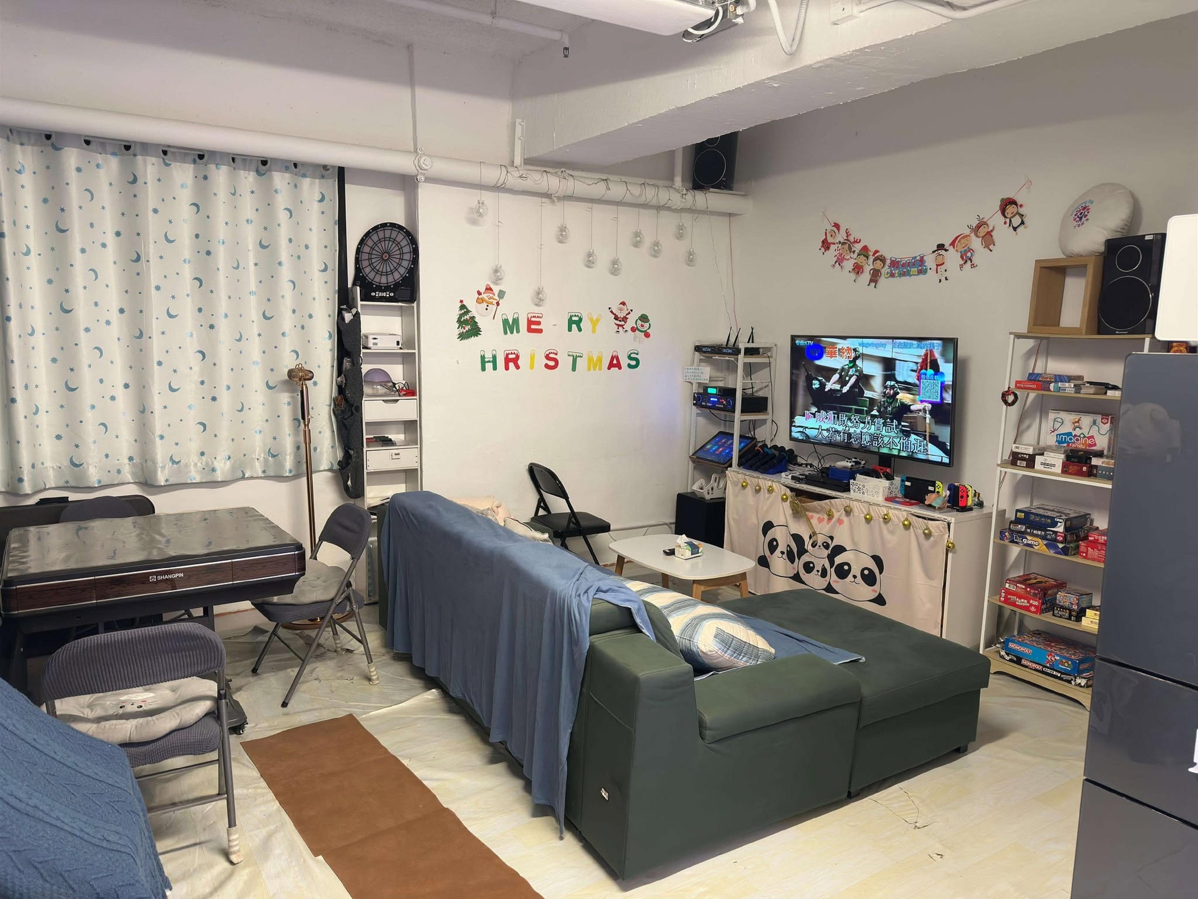 Hong Kong Customs mounted a territory-wide enforcement operation codenamed "Magpie" between December 9 and yesterday (December 20) to combat illegal activities involving party room operators providing infringing karaoke songs to customers in the course of business. Photo shows the party room in Kowloon Bay raided by Customs.