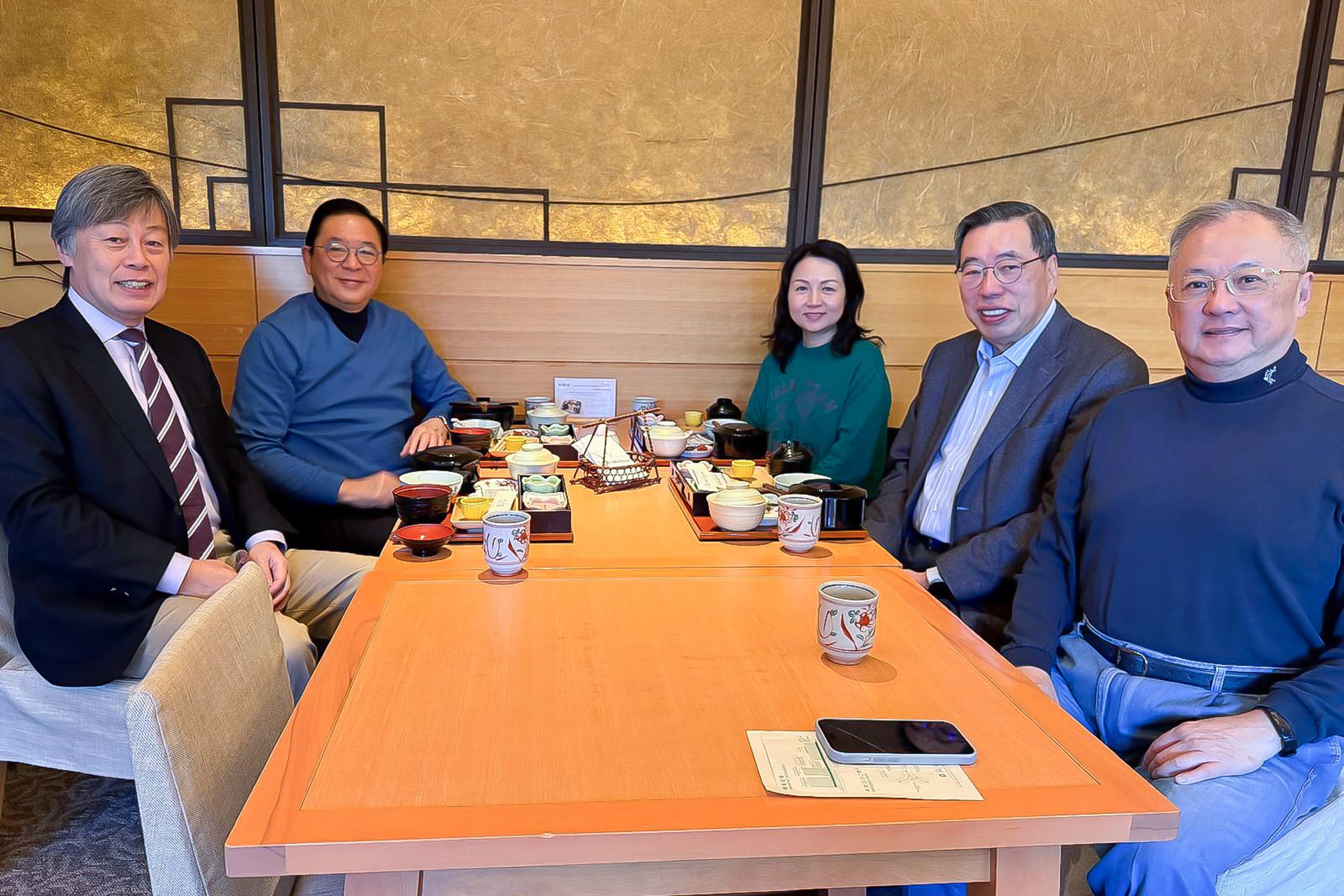 The Legislative Council (LegCo) delegation led by the President of LegCo, Mr Andrew Leung, continues its duty visit to Japan today (December 22). Photo shows several members of the delegation having a breakfast meeting with the former Consul-General of Japan in Hong Kong, Mr Kenichi Okada (first left).