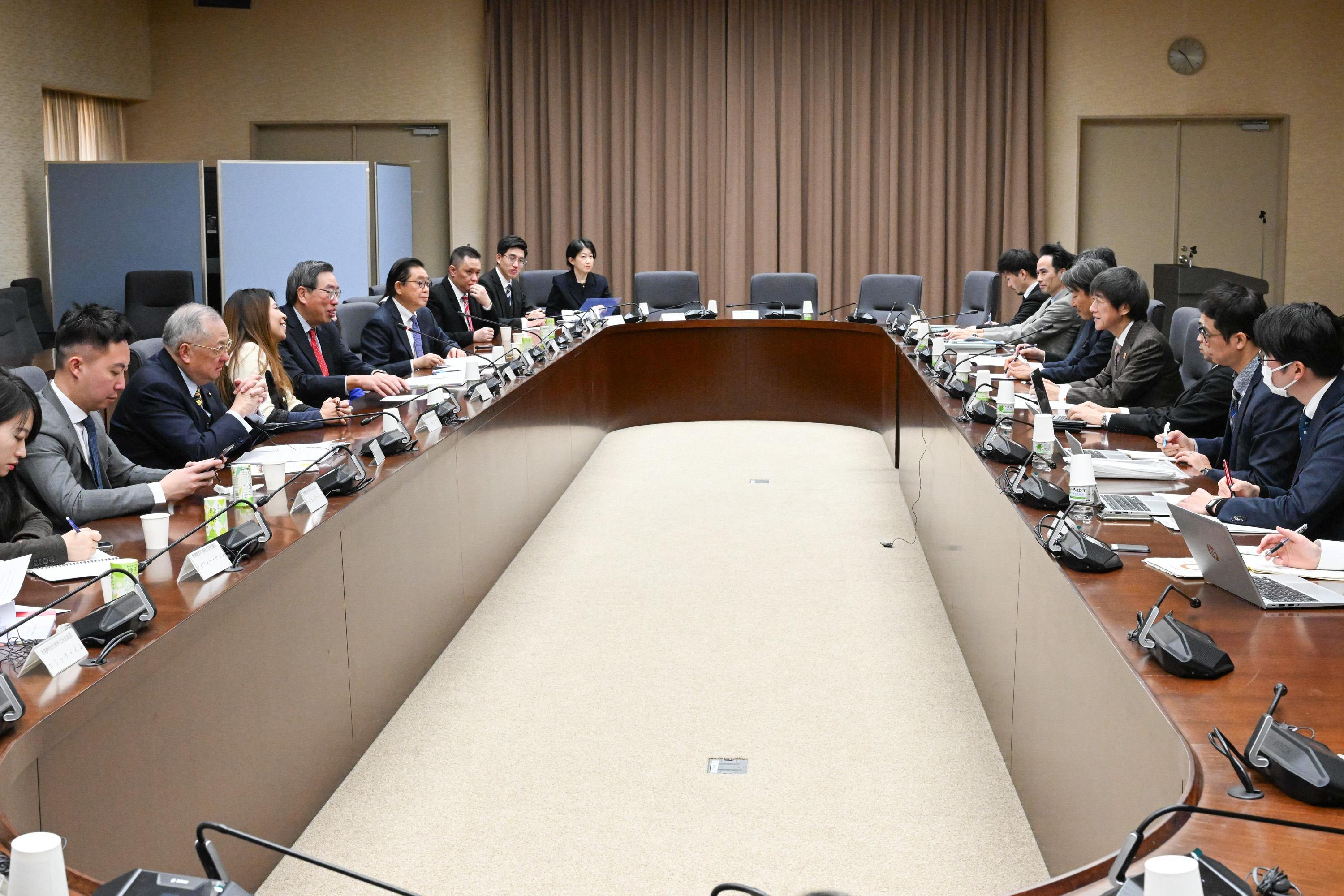 The Legislative Council (LegCo) delegation led by the LegCo President, Mr Andrew Leung, continued its duty visit in Japan today (December 23). The delegation met with the Vice-Minister for International Affairs from the Ministry of Economy, Trade and Industry, Mr Takehiko Matsuo (fourth left).