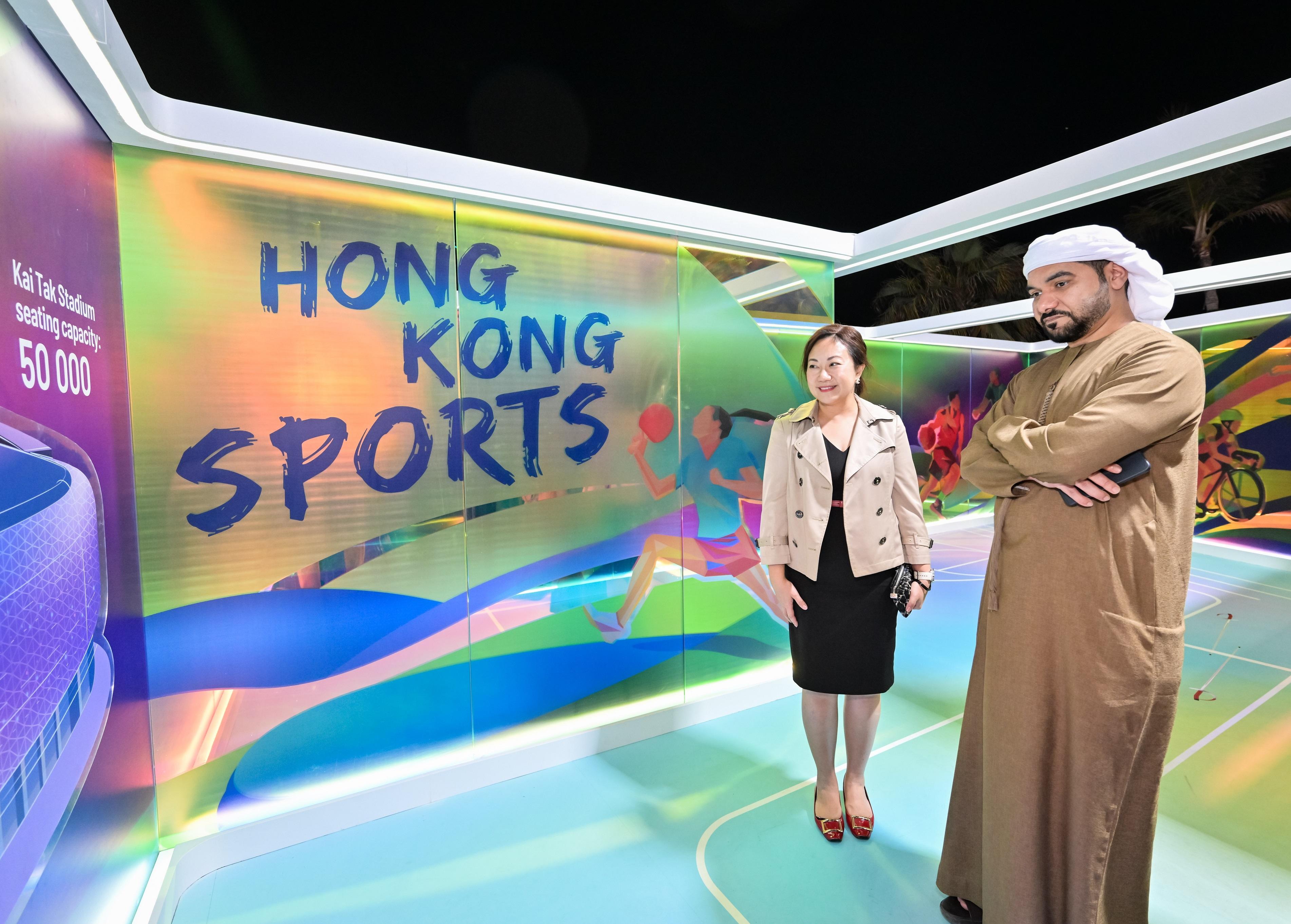 The "Immersive Hong Kong" roving exhibition is now being held in Dubai, the United Arab Emirates (UAE). Photo shows the Consul General of the UAE in Hong Kong, His Excellency Shaikh Saoud Ali M. A. Almualla, (right) touring an installation with the theme of "Buzzing Sports Action" during his earlier visit to the exhibition.