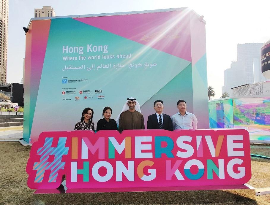 The "Immersive Hong Kong" roving exhibition is now being held in Dubai, the United Arab Emirates (UAE). Photo shows the Minister of State for Foreign Trade of the UAE, His Excellency Dr Thani bin Ahmed Al Zeyoudi (centre), touring the exhibition today (December 24), accompanied by the Director-General of the Hong Kong Economic and Trade Office in Dubai (Dubai ETO), Mr Damian Lee (second right), and other representatives from the Dubai ETO and the Information Services Department.