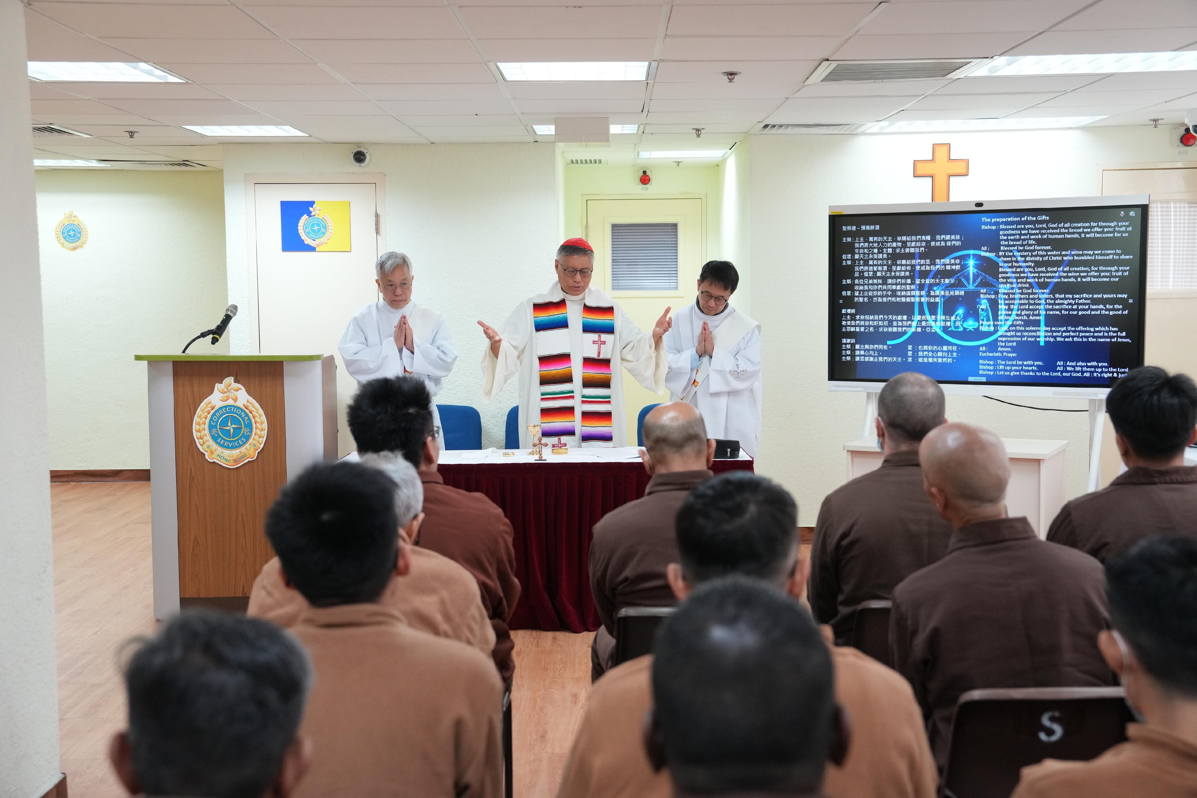 The Bishop of the Catholic Diocese of Hong Kong, Cardinal Stephen Chow (centre), visited Stanley Prison and presided at a Christmas Mass today (December 25).