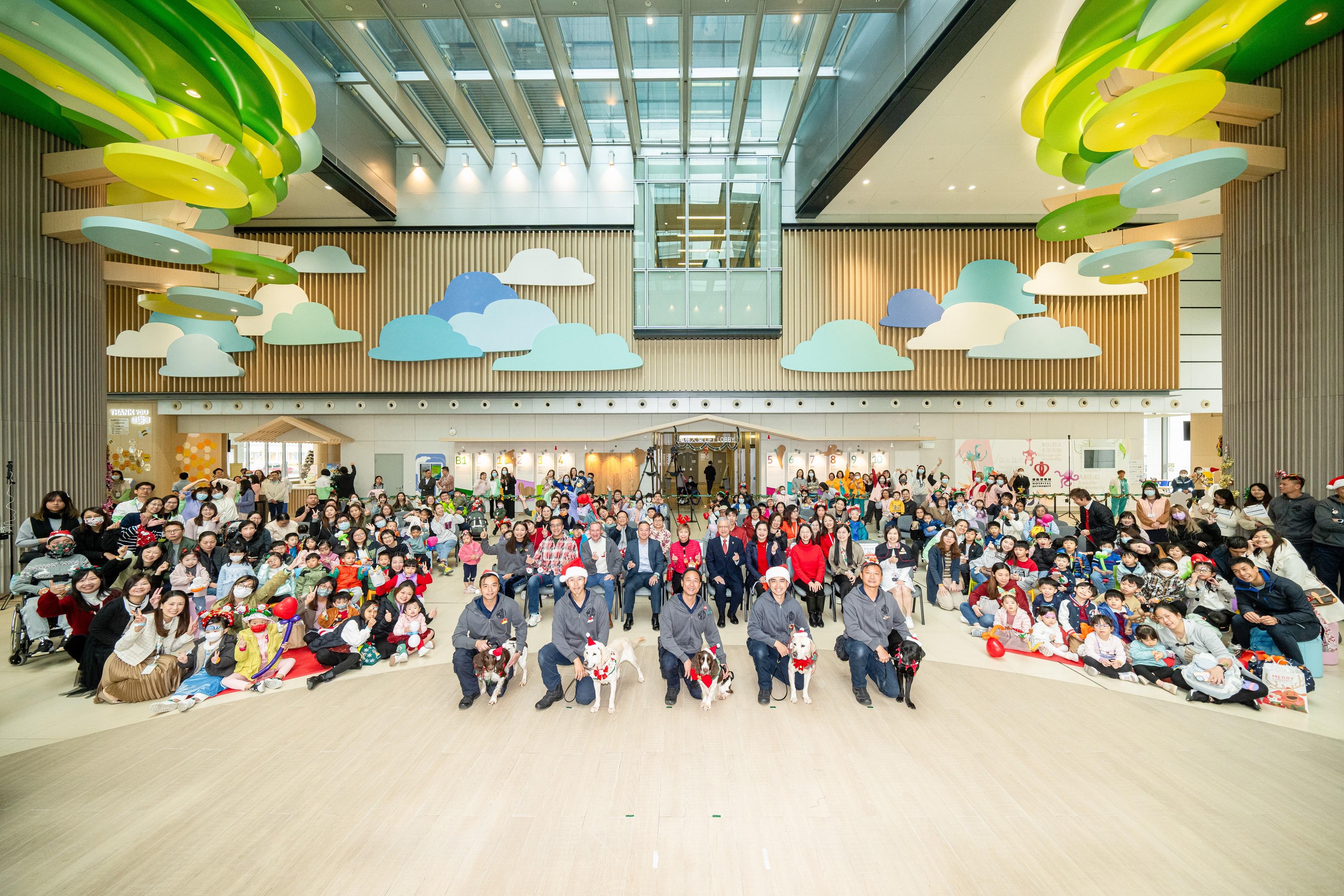 More than 200 people joined a Christmas party co-organised with the Police Dog Unit at the Hong Kong Children's Hospital lobby.