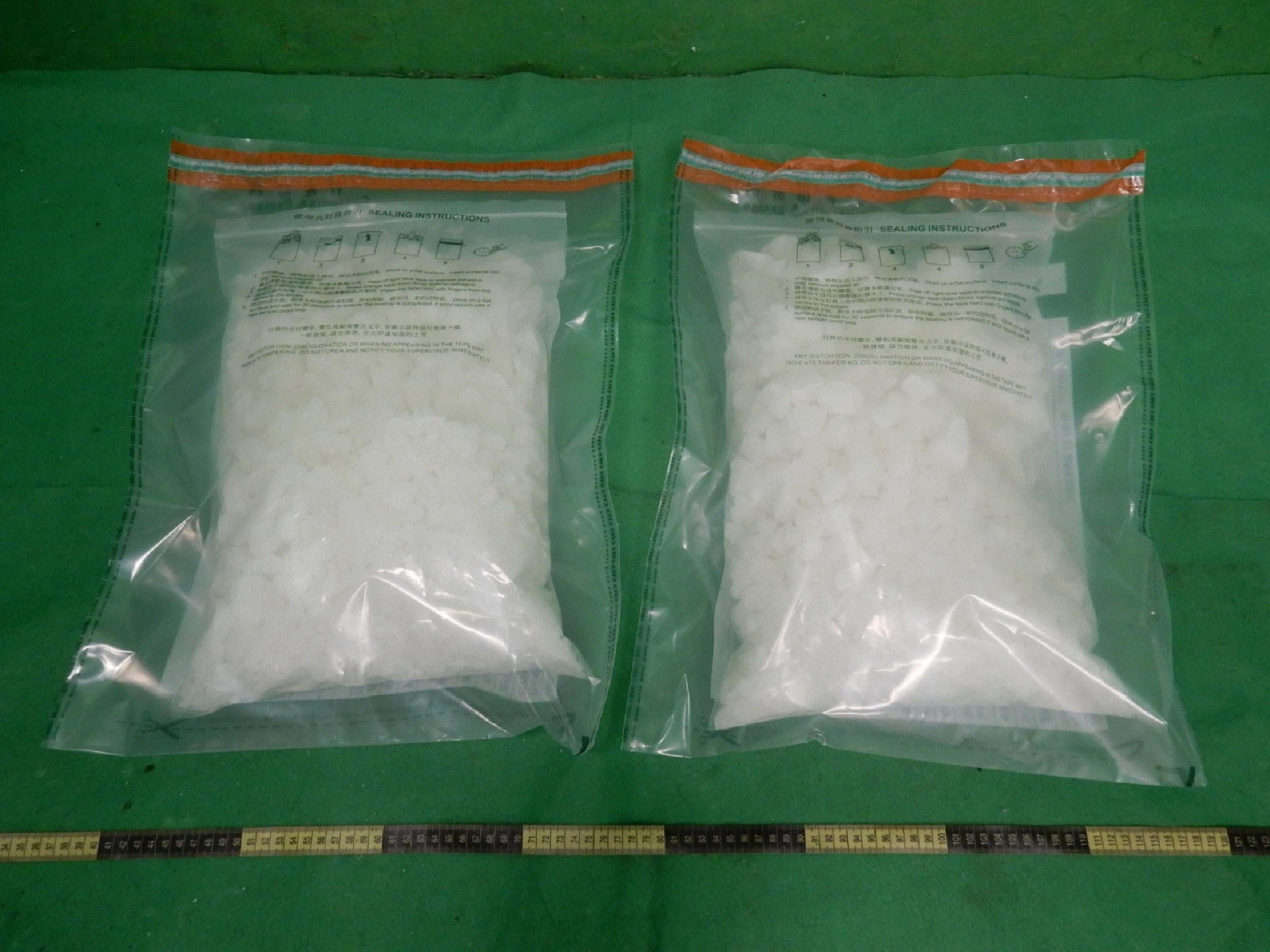 Hong Kong Customs yesterday (December 24) and today (December 25) detected three drug trafficking cases at Hong Kong International Airport and seized about 6.6 kilograms of suspected cocaine and about 10kg of suspected ketamine with a total estimated market value of about $10 million. Photo shows the suspected ketamine seized.