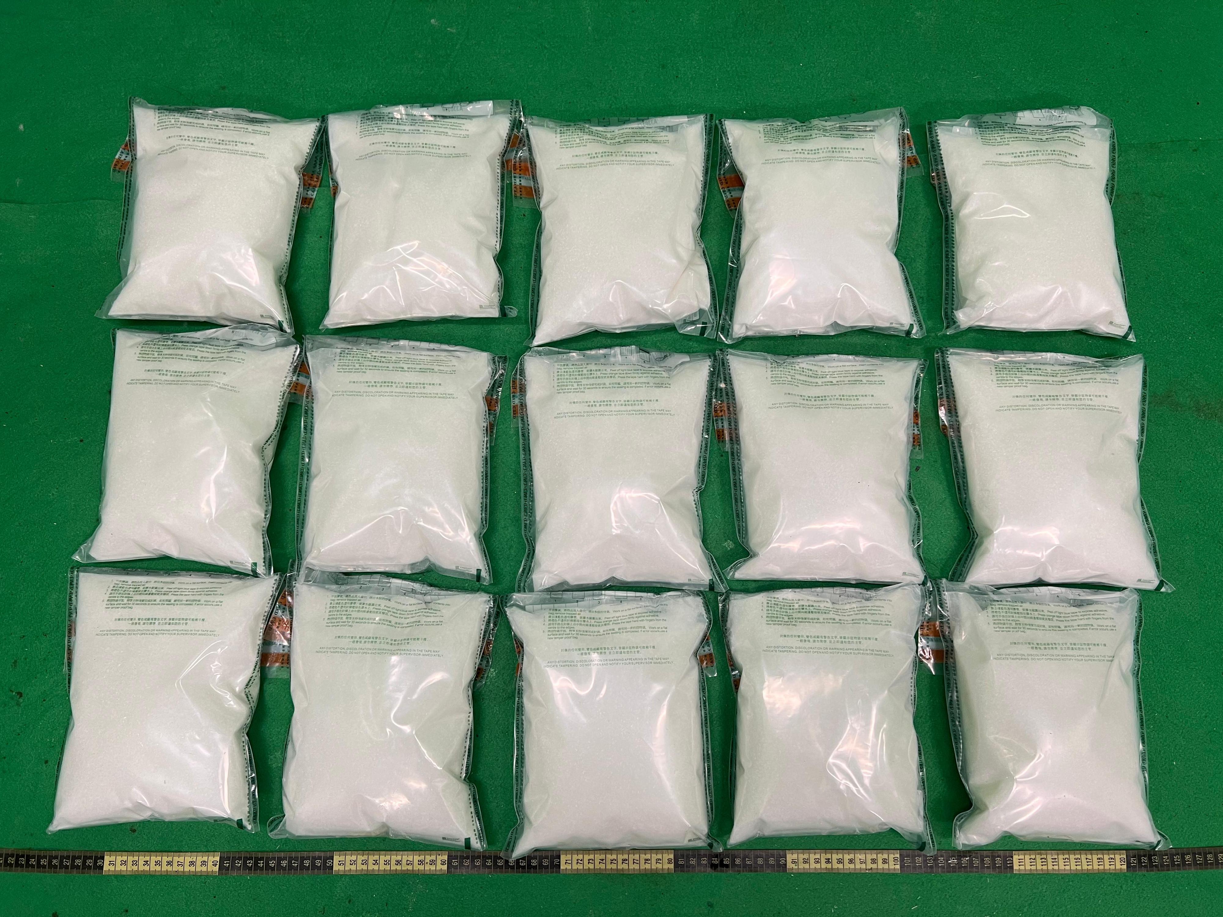 Hong Kong Customs yesterday (December 28) detected two dangerous drugs trafficking cases involving baggage concealment at Hong Kong International Airport. A total of 30 kilograms of suspected ketamine was seized with an estimated market value of about $14 million. Photo shows the suspected ketamine seized in the first case.