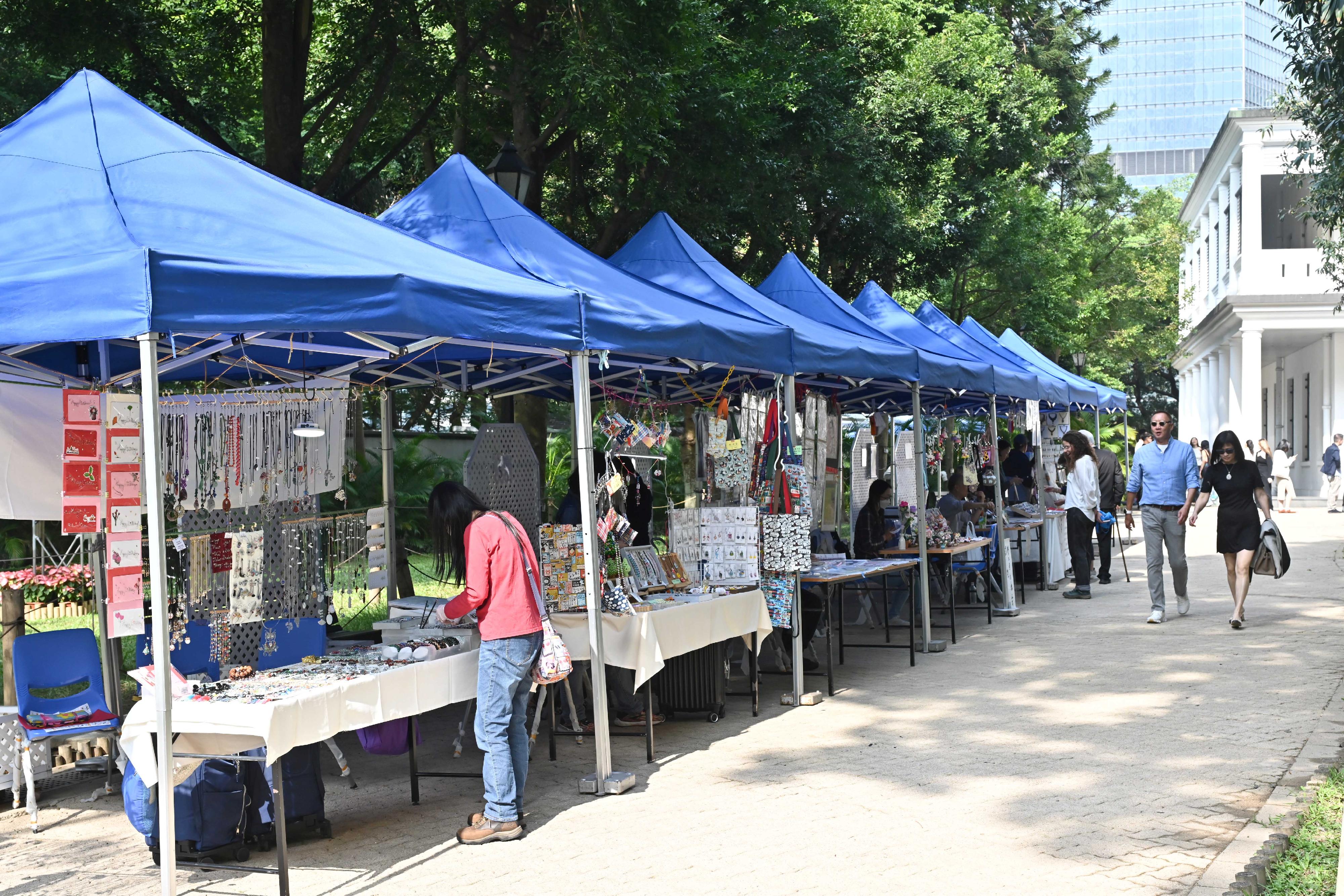 The Leisure and Cultural Services Department invites members of the public to visit the Arts Corner at Hong Kong Park on Saturdays, Sundays and public holidays from January 1 to December 31, 2025, with the aim of enhancing public interest in arts.