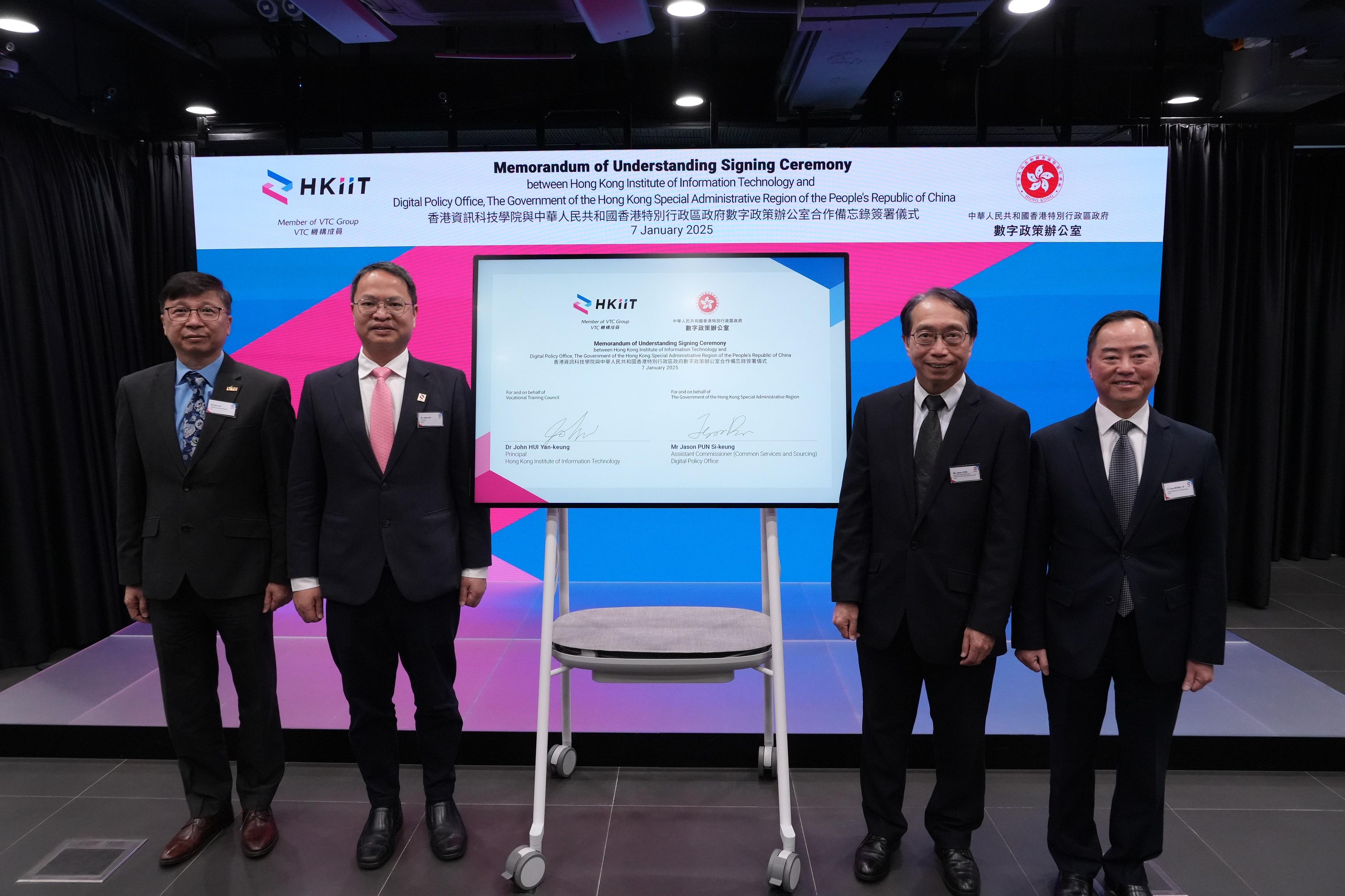 Witnessed by the Commissioner for Digital Policy, Mr Tony Wong (first right), and Deputy Executive Director of the Vocational Training Council Dr Eric Liu (first left), the Assistant Commissioner (Common Services and Sourcing), Mr Jason Pun (second right), and the Principal of the Hong Kong Institute of Information Technology, Dr John Hui (second left), today (January 7) signed a Memorandum of Understanding to jointly promote information technology professional training in government departments and public organisations.