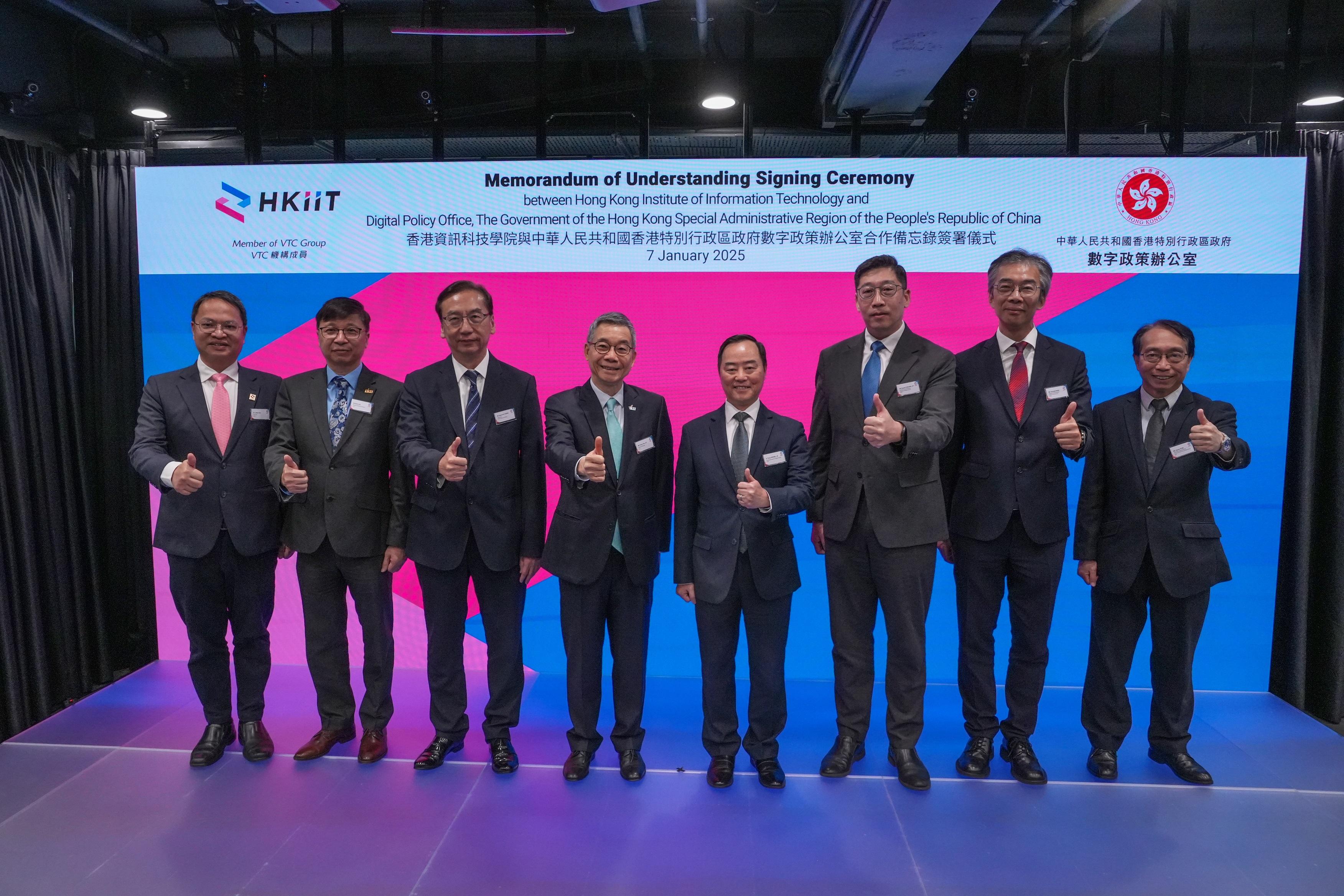 The Digital Policy Office and the Hong Kong Institute of Information Technology, a member institution of the Vocational Training Council, signed a Memorandum of Understanding today (January 7) to jointly promote information technology professional training in government departments and public organisations. Photo shows the Commissioner for Digital Policy, Mr Tony Wong (fourth right), and the Chairman of the Vocational Training Council, Mr Tony Tai (fourth left), with other guests at the signing ceremony.