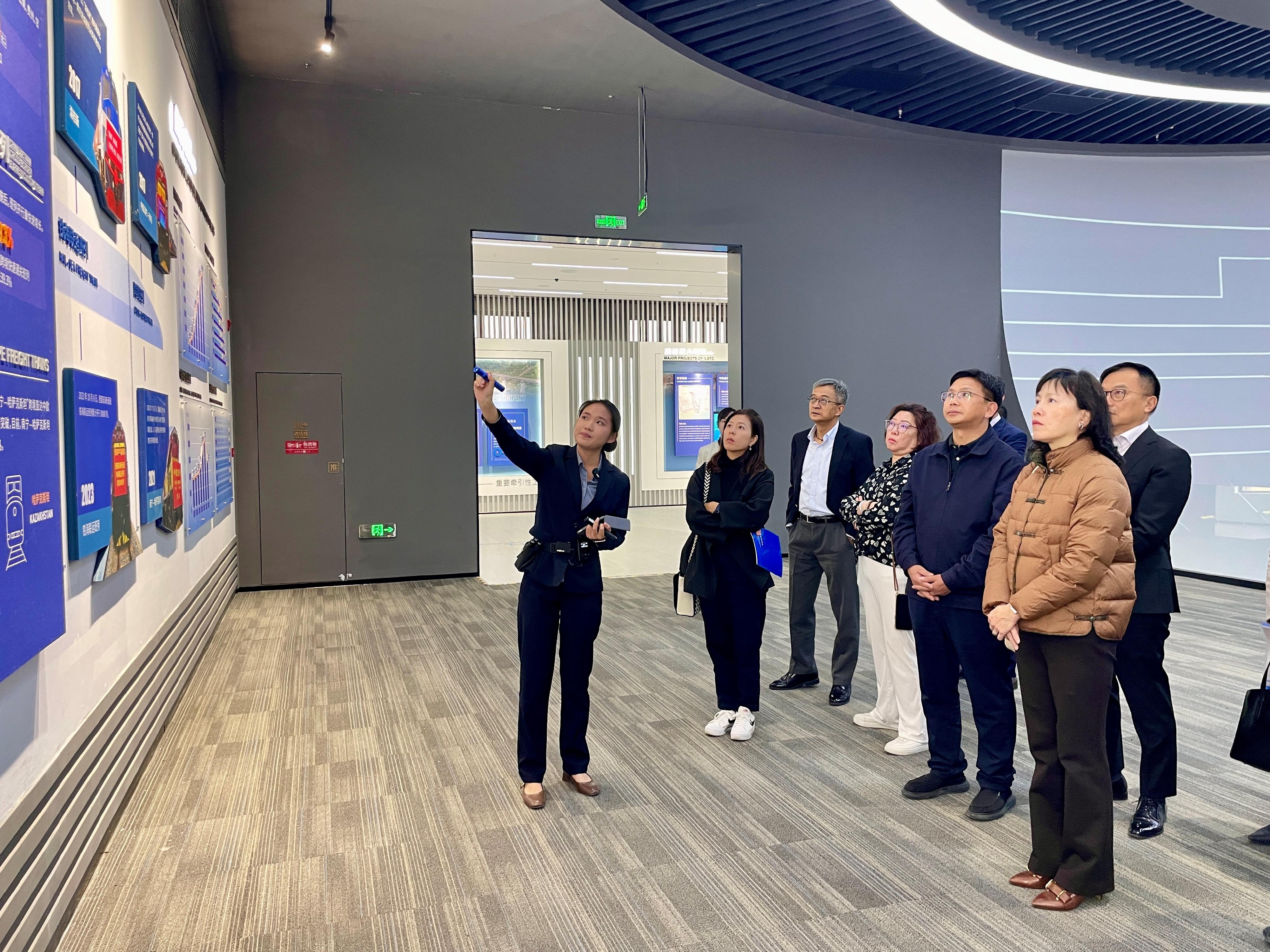 The Secretary for Transport and Logistics, Ms Mable Chan, led members of the Hong Kong Logistics Development Council to visit Guangxi today (January 8). Photo shows Ms Chan (front row, first right) receiving a briefing on Guangxi’s logistics development at Nanning International Railway Port.