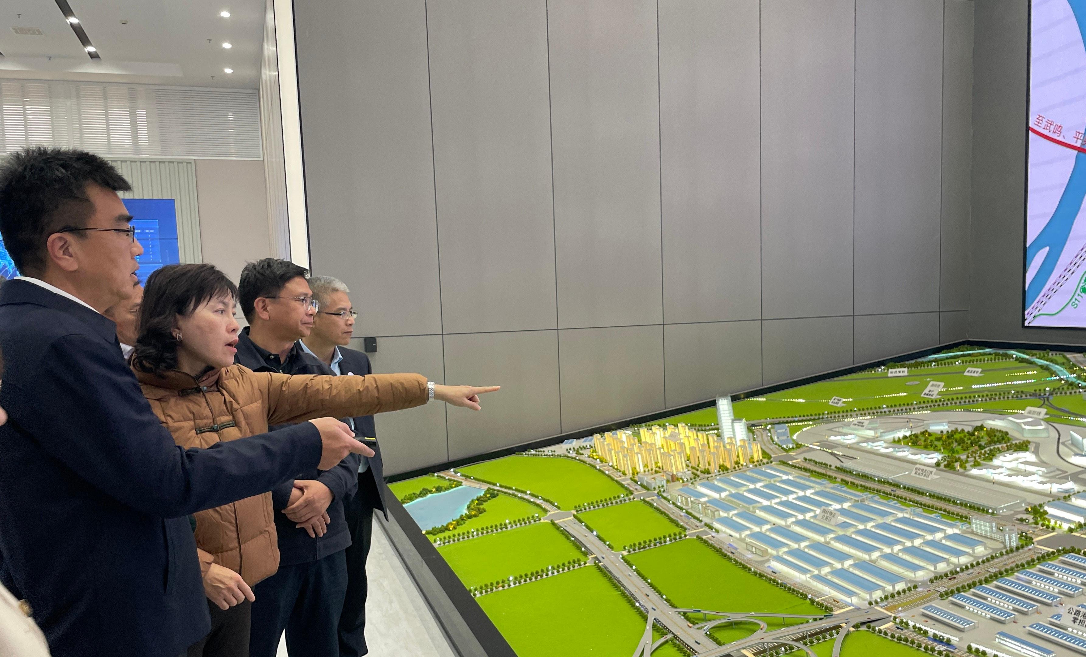 The Secretary for Transport and Logistics, Ms Mable Chan, led members of the Hong Kong Logistics Development Council to visit Guangxi today (January 8). Photo shows Ms Chan (second left) receiving a briefing on Guangxi’s logistics development at Nanning International Railway Port.