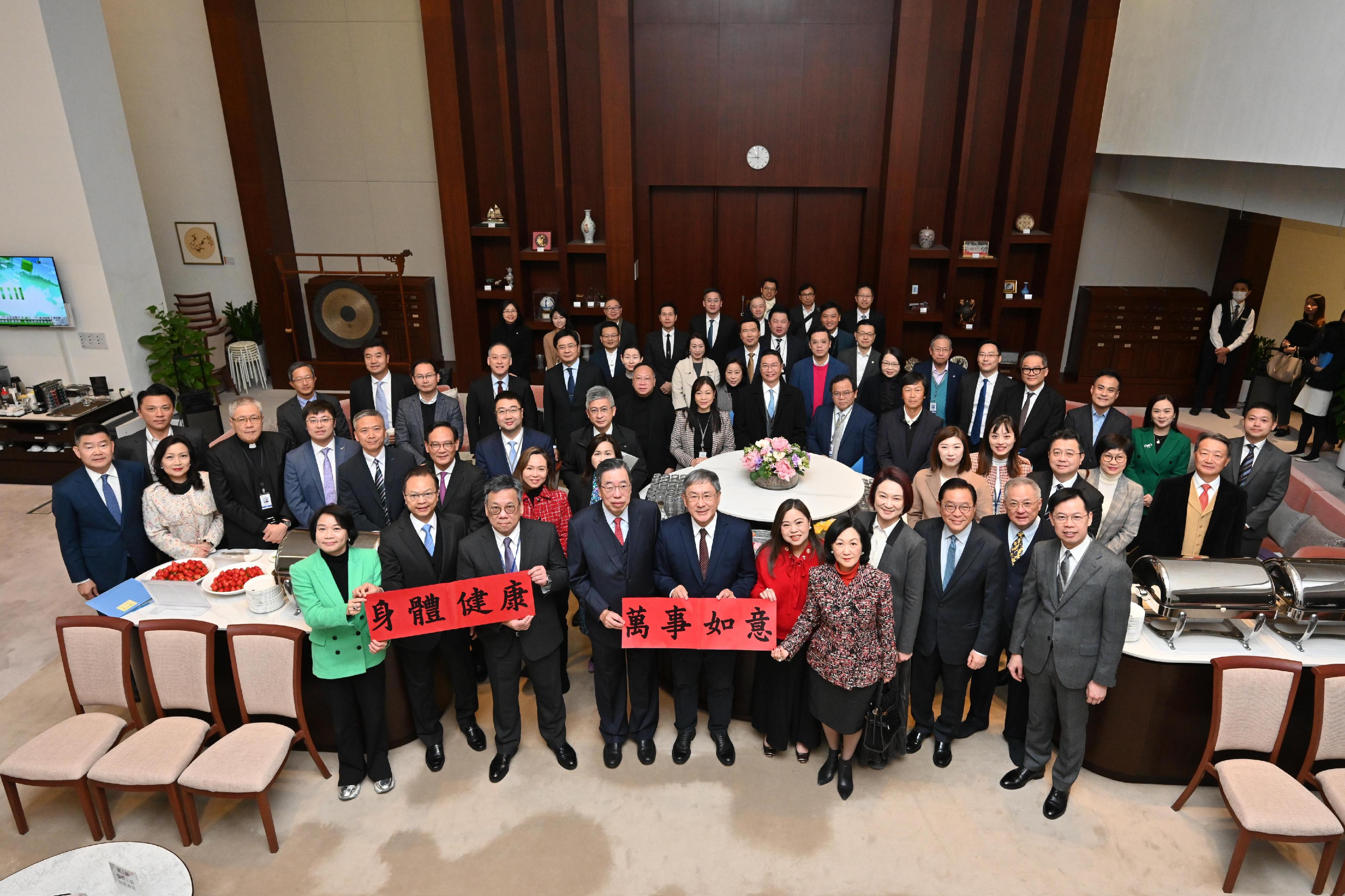 The Deputy Chief Secretary for Administration, Mr Cheuk Wing-hing, attended the Ante Chamber exchange session at the Legislative Council (LegCo) today (January 8). Photo shows Mr Cheuk (first row, fifth left); the President of LegCo, Mr Andrew Leung (first row, fourth left); the Secretary for Commerce and Economic Development, Mr Algernon Yau (first row, third left); the Secretary for Culture, Sports and Tourism, Miss Rosanna Law (first row, sixth right), with LegCo Members before the meeting.