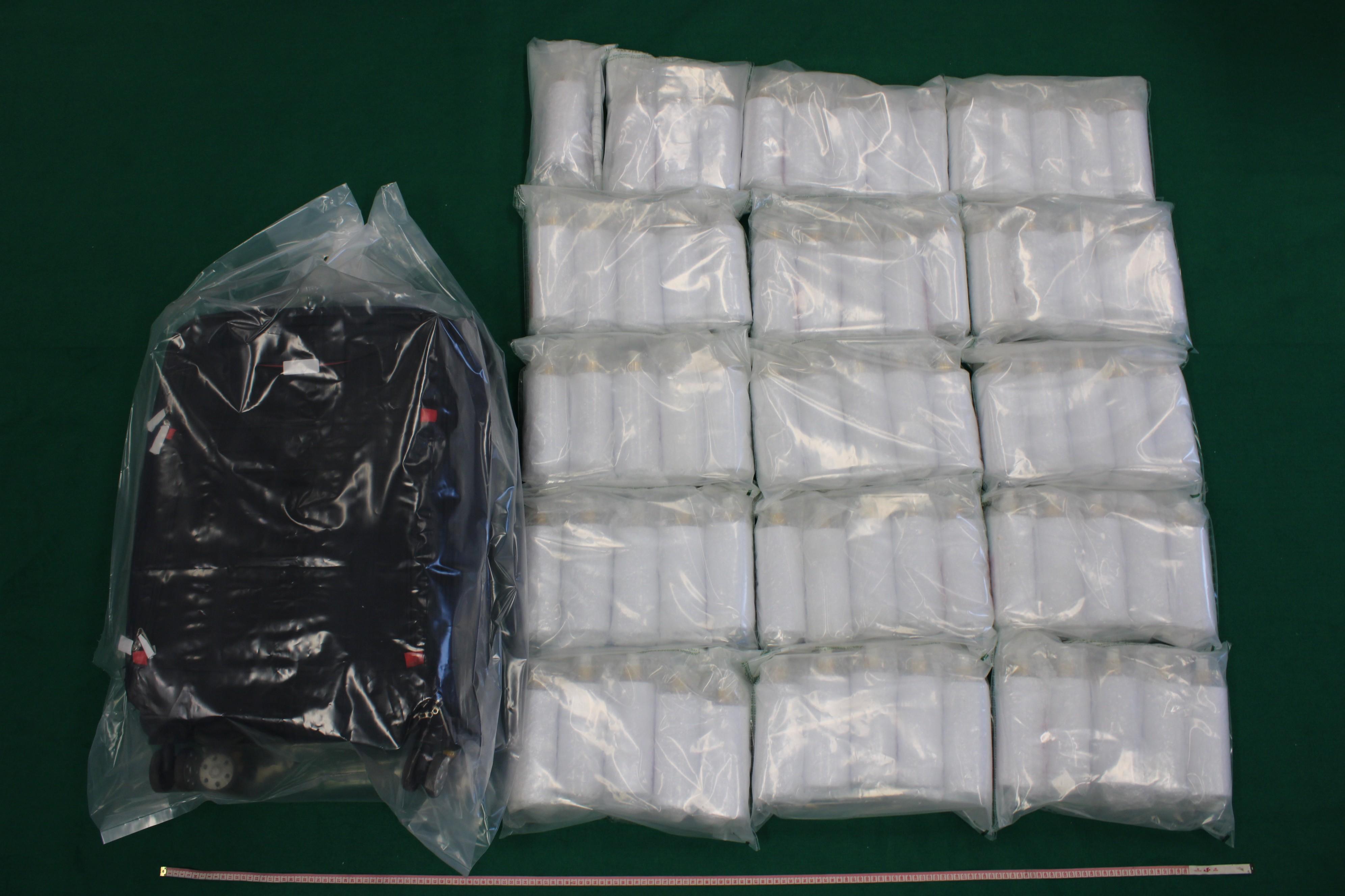 Hong Kong Customs conducted anti-narcotics operations and detected two dangerous drugs cases in Causeway Bay, Tai Po and Yuen Long yesterday (January 7). Photo shows suspected methamphetamine seized in the first case.