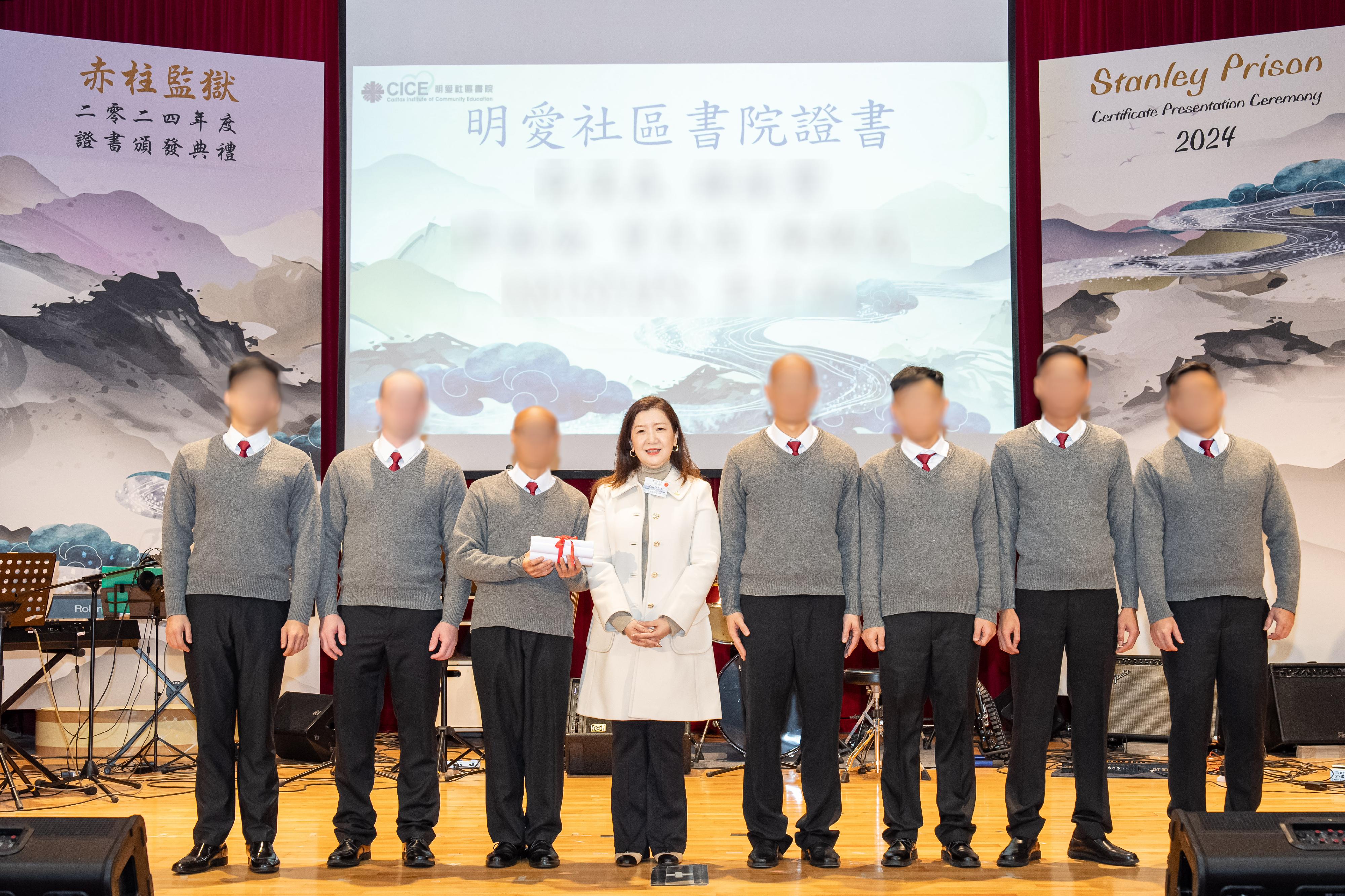 Persons in custody at Stanley Prison of the Correctional Services Department were presented with certificates at a ceremony today (January 8) in recognition of their continuous efforts in pursuing further studies. Photo shows the Chairman of the Board of Directors of the Tung Wah Group of Hospitals, Ms Mandy Tang (fourth left), presenting certificates to persons in custody.