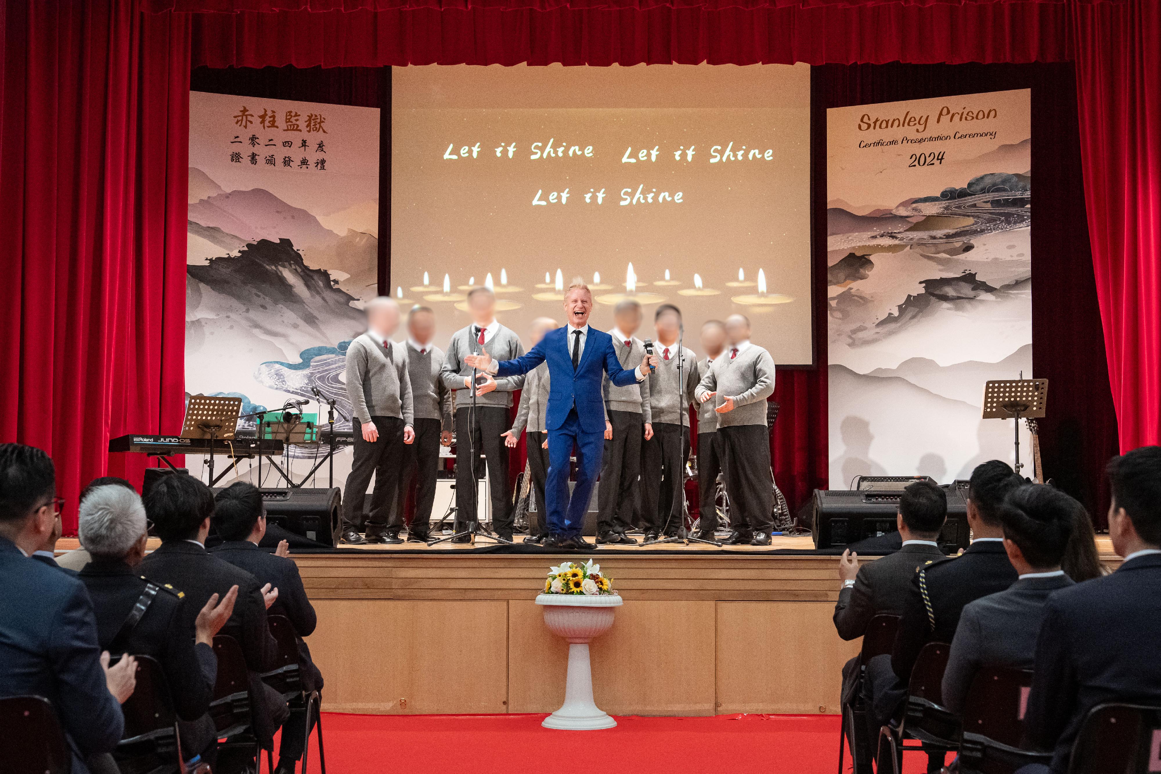 Persons in custody at Stanley Prison of the Correctional Services Department were presented with certificates at a ceremony today (January 8) in recognition of their continuous efforts in pursuing further studies. Photo shows an a cappella performance staged by persons in custody with music instructor Eric Monson (fifth left).