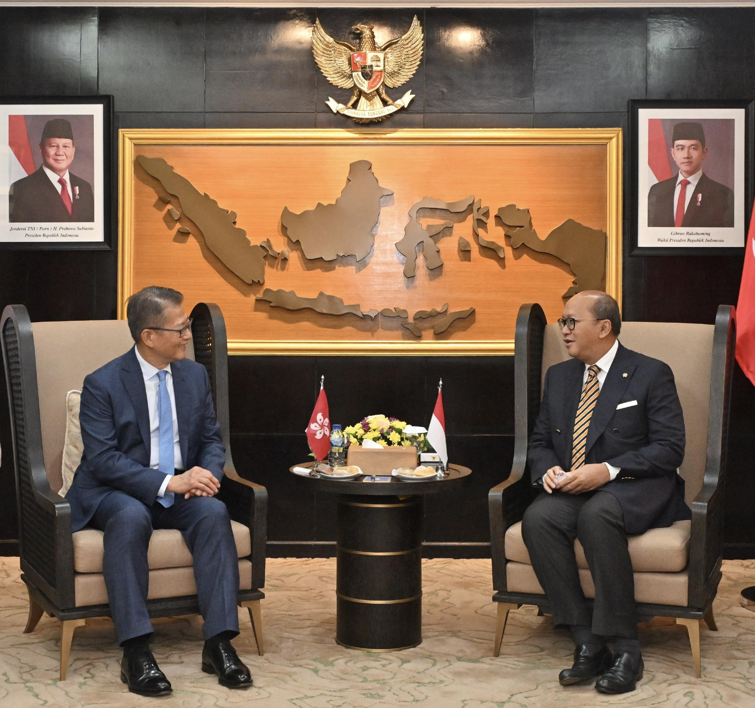 The Financial Secretary, Mr Paul Chan (left), meets with the Minister of Investment and Downstream Industry of Indonesia, Mr Rosan Perkasa Roeslani (right), in Jakarta, Indonesia, today (January 8, Jakarta time).
