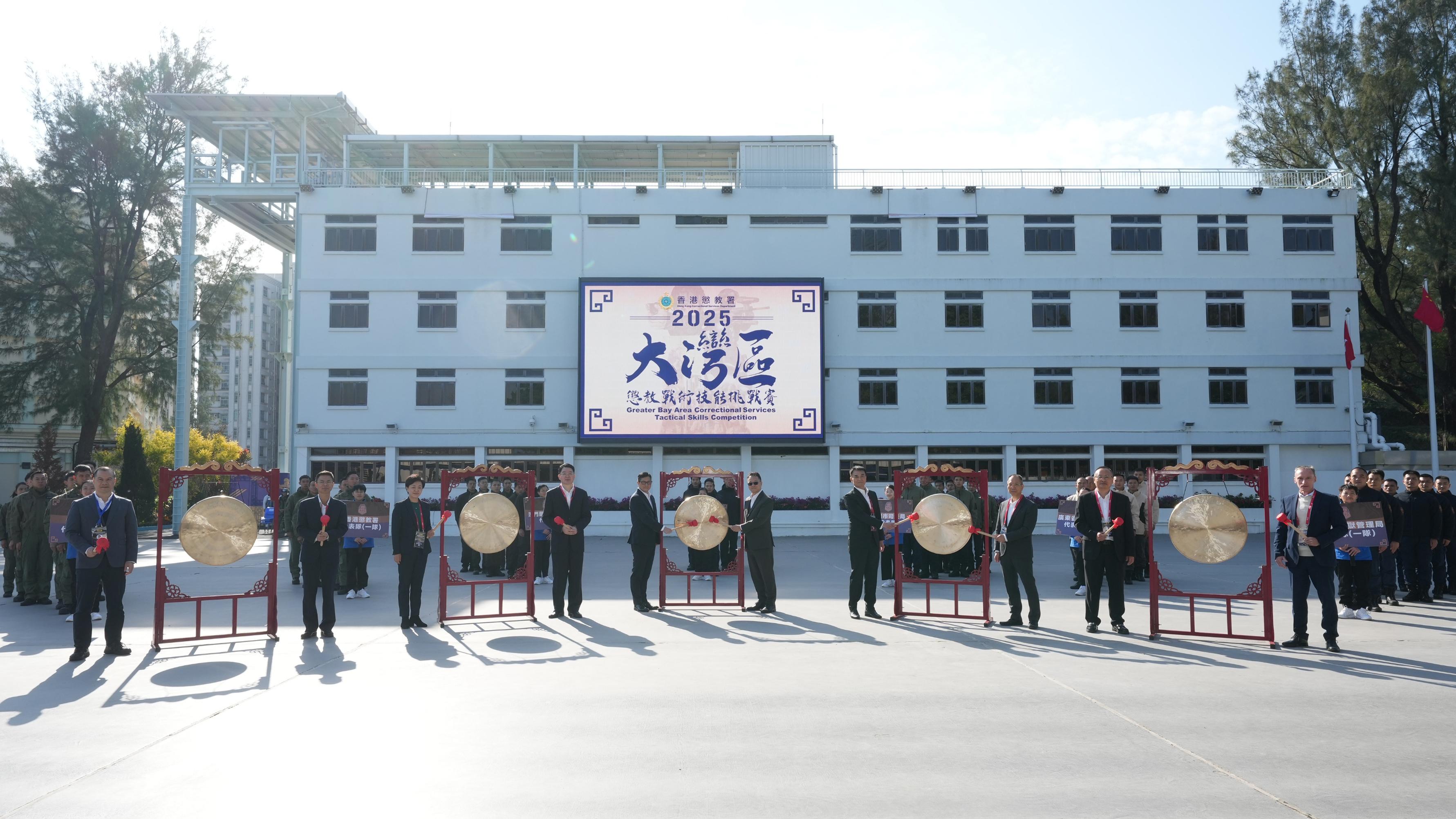 The first Greater Bay Area Correctional Services Tactical Skills Competition organised by the Correctional Services Department kicked off today (January 13), with the participation of over 100 correctional officers from the Mainland, Macao and Hong Kong. Photo shows (front row, from left) the Director of the Prison Drug Rehabilitation Management Office of the Justice Bureau of Shenzhen Municipality, Mr Lin Xubin; Deputy Director of the Justice Bureau of Guangzhou Municipality Mr He Youhan; the Deputy Director-General of the Police Liaison Department of the Liaison Office of the Central People's Government in the Hong Kong Special Administrative Region, Ms Meng Xiaoyuan; the Director General of the Bureau of Prison Administration, the Ministry of Justice of the People's Republic of China, Mr Fan Lyubing; the Secretary for Security, Mr Tang Ping-keung; the Commissioner of Correctional Services, Mr Wong Kwok-hing; the Director of the Macao Correctional Services Bureau, Mr Cheng Fong-meng; Deputy Director of the Guangdong Prison Administrative Bureau Mr Liu Rengqiu; the Deputy Secretary of the Party Committee of the Guangdong Justice Police Vocational College, Mr Li Zhongyuan; and the Assistant Commander of Police (Operations), Mr David Jordan, officiating at the opening ceremony.