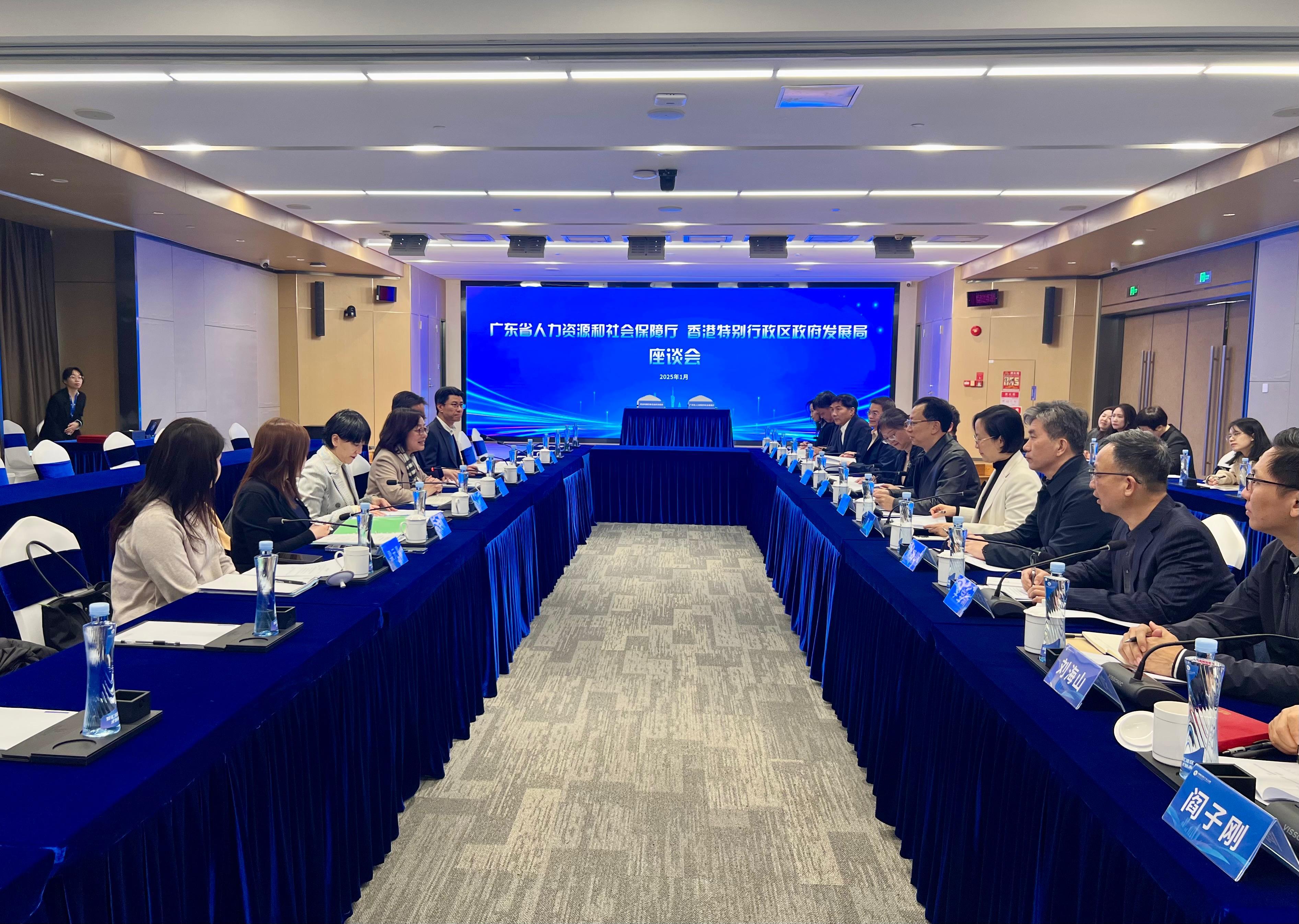 The Secretary for Development, Ms Bernadette Linn (fourth left), met with the Director-General of the Human Resources and Social Security Department of Guangdong Province, Mr Du Minqi (fifth right), in Guangzhou today (January 13).