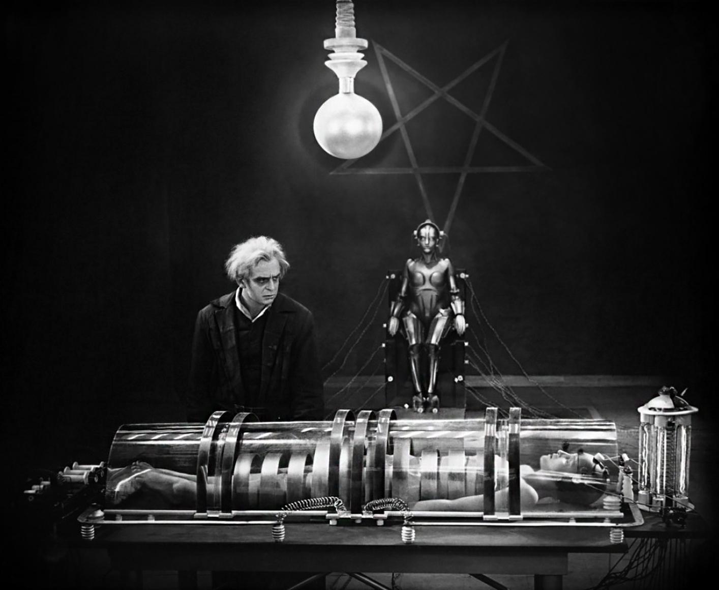 The Film Programmes Office of the Leisure and Cultural Services Department will present the programme "Sound of Film" on February 22 and 23 at the Cultural Activities Hall of Tsuen Wan Town Hall. A selection of excerpts from the classic silent film "Metropolis" (1927) will be screened, accompanied by musicians and foley artists who will perform newly composed live music and create live sound effects in sync with the visuals and narrative. Photo shows a film still of "Metropolis".