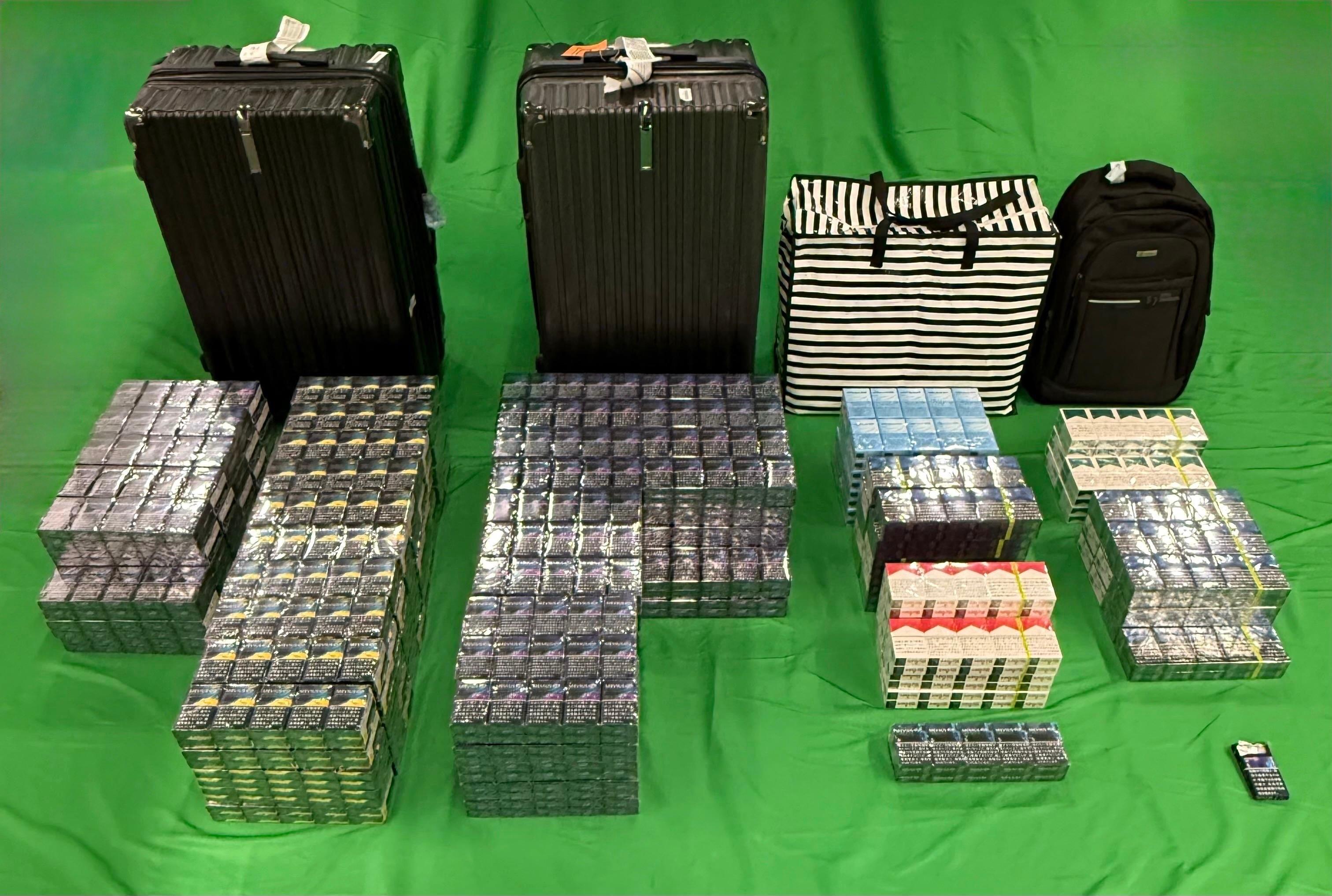 An incoming male passenger was sentenced to six months' imprisonment and a fine of $500 at the West Kowloon Magistrates' Courts today (January 15) for possession of duty-not-paid cigarettes and failing to declare to Customs Officers, in contravention of the Dutiable Commodities Ordinance. Photo shows the duty-not-paid cigarettes seized. 