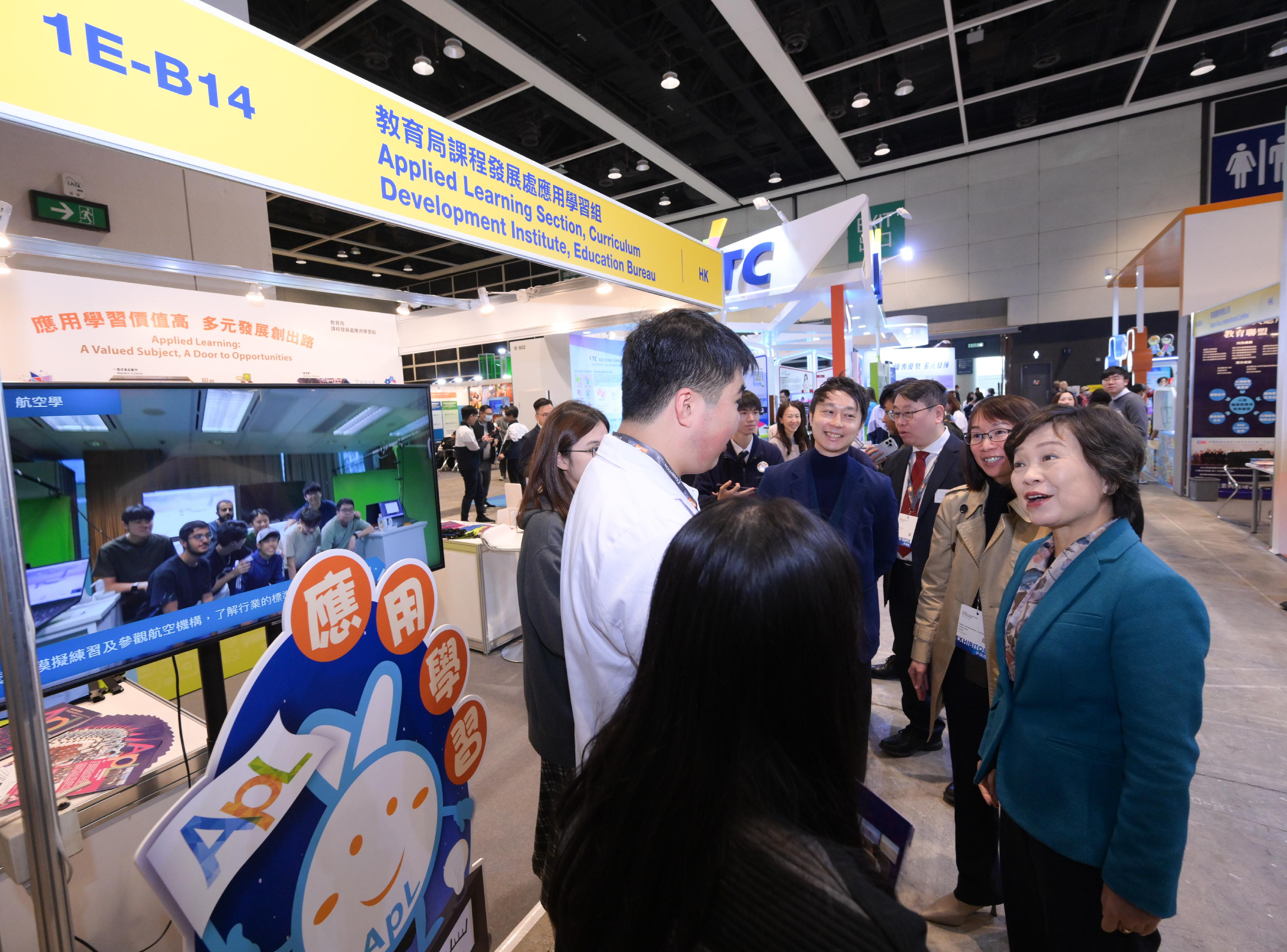The Secretary for Education, Dr Choi Yuk-lin (right), visits the booth of the Education Bureau which promotes Applied Learning at the Education & Careers Expo 2025 today (January 16).