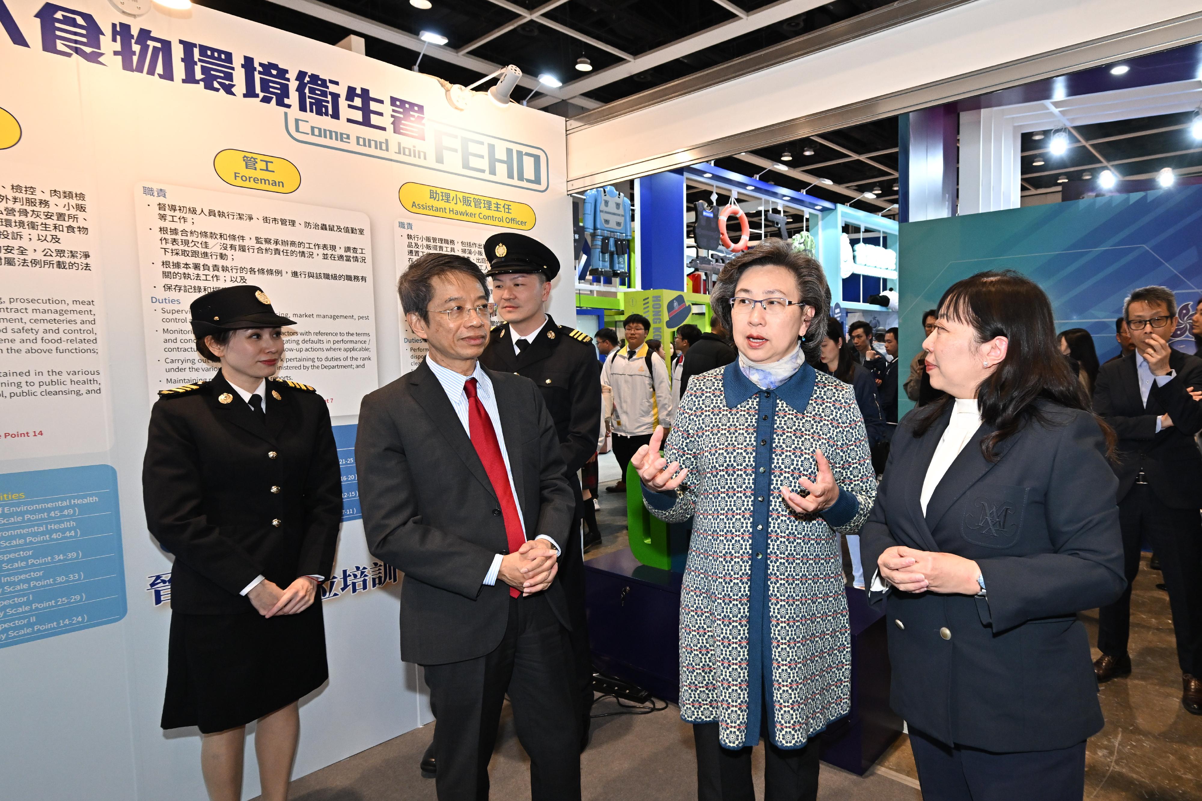 The Civil Service Bureau has curated an exhibition area at the Education & Careers Expo 2025 from today (January 16) for four consecutive days to introduce the work of over 50 government grades and provide the public with information on civil service recruitment to enhance job seekers' understanding of government jobs. Photo shows the Secretary for the Civil Service, Mrs Ingrid Yeung (second right), visiting the booth of the Food and Environmental Hygiene Department. Looking on is the Permanent Secretary for the Civil Service, Mr Clement Leung (second left).