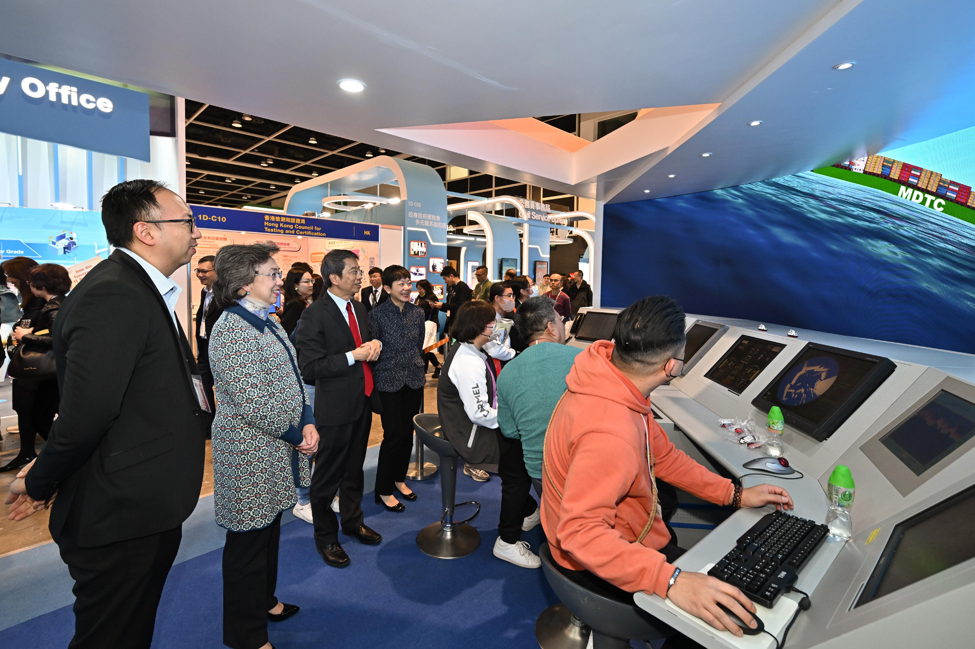The Civil Service Bureau has curated an exhibition area at the Education & Careers Expo 2025 from today (January 16) for four consecutive days to introduce the work of over 50 government grades and provide the public with information on civil service recruitment to enhance job seekers' understanding of government jobs. Photo shows the Secretary for the Civil Service, Mrs Ingrid Yeung (second left); and the Permanent Secretary for the Civil Service, Mr Clement Leung (third left), watching the demonstration of the Full Mission Ship Simulator at the Marine Department's booth.