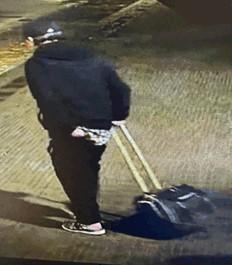 Hui Chee-lun, aged 74, is about 1.6 metres tall, 70 kilograms in weight and of medium build. He has a square face with yellow complexion and short black hair. He was last seen wearing a black cap, black jacket, black trousers, dark-colored shoes and carrying two suitcases.