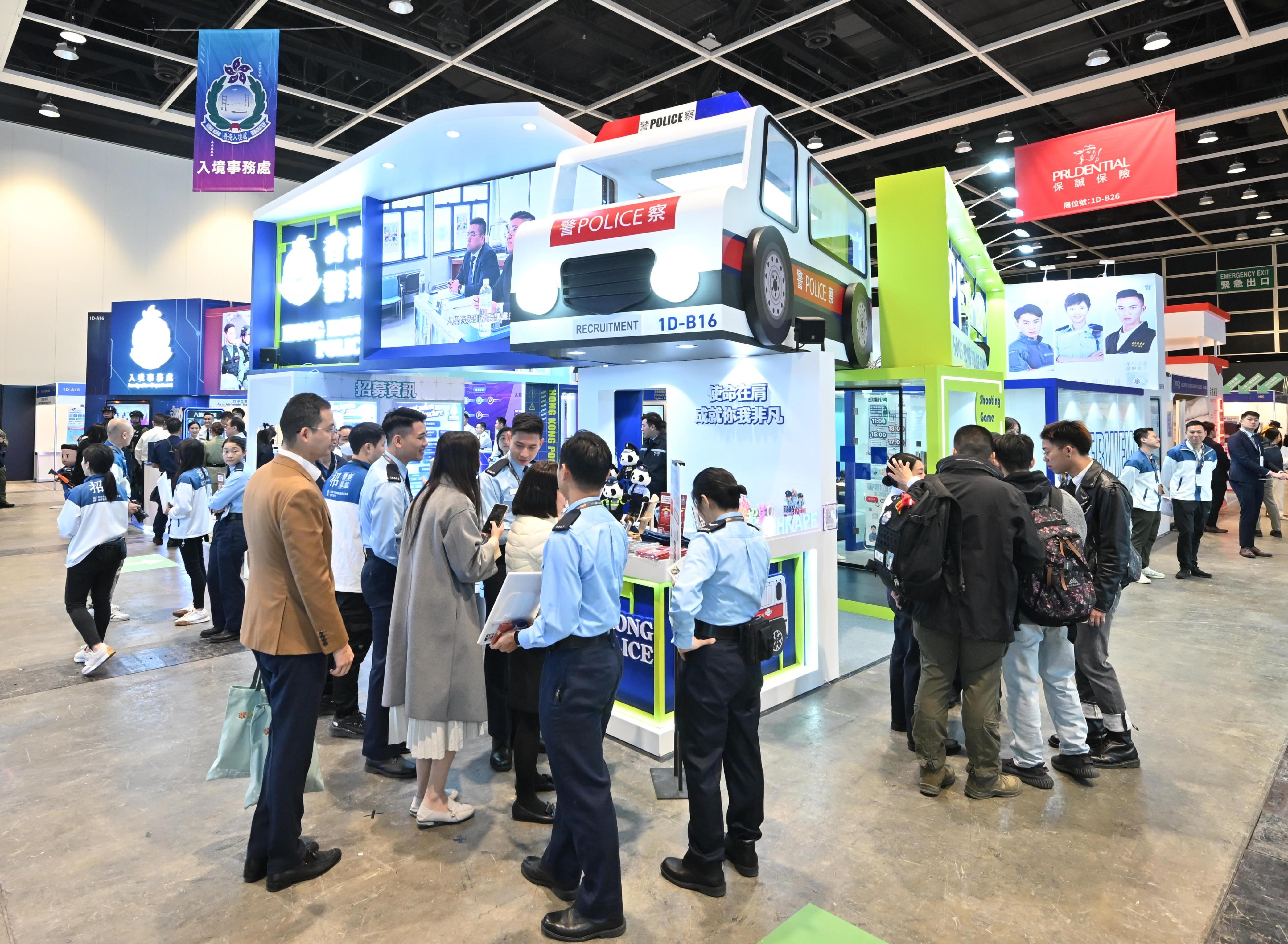 The Hong Kong Police Force has set up a booth at the Hong Kong Convention and Exhibition Centre for four consecutive days from today (January 16), to showcase the multi-faceted and professional nature of the Force, and to provide the public with the latest recruitment information.