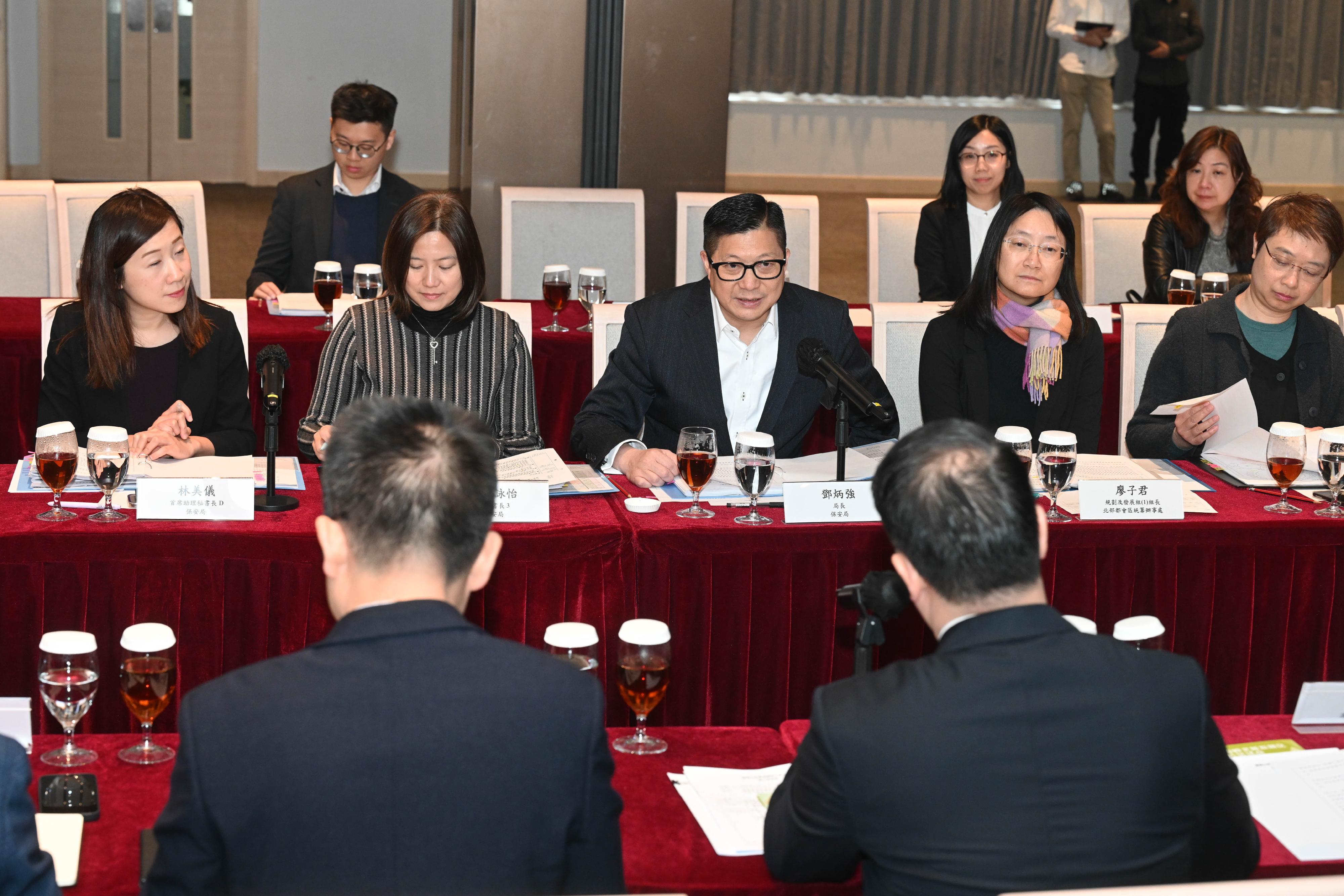 The Secretary for Security, Mr Tang Ping-keung, and Vice Mayor of the Shenzhen Municipal Government Mr Luo Huanghao (second right) co-chaired a task force meeting on the collaboration for the planning and development of Hong Kong-Shenzhen control points in Hong Kong today (January 17). Photo shows Mr Tang (centre) speaking at the meeting.