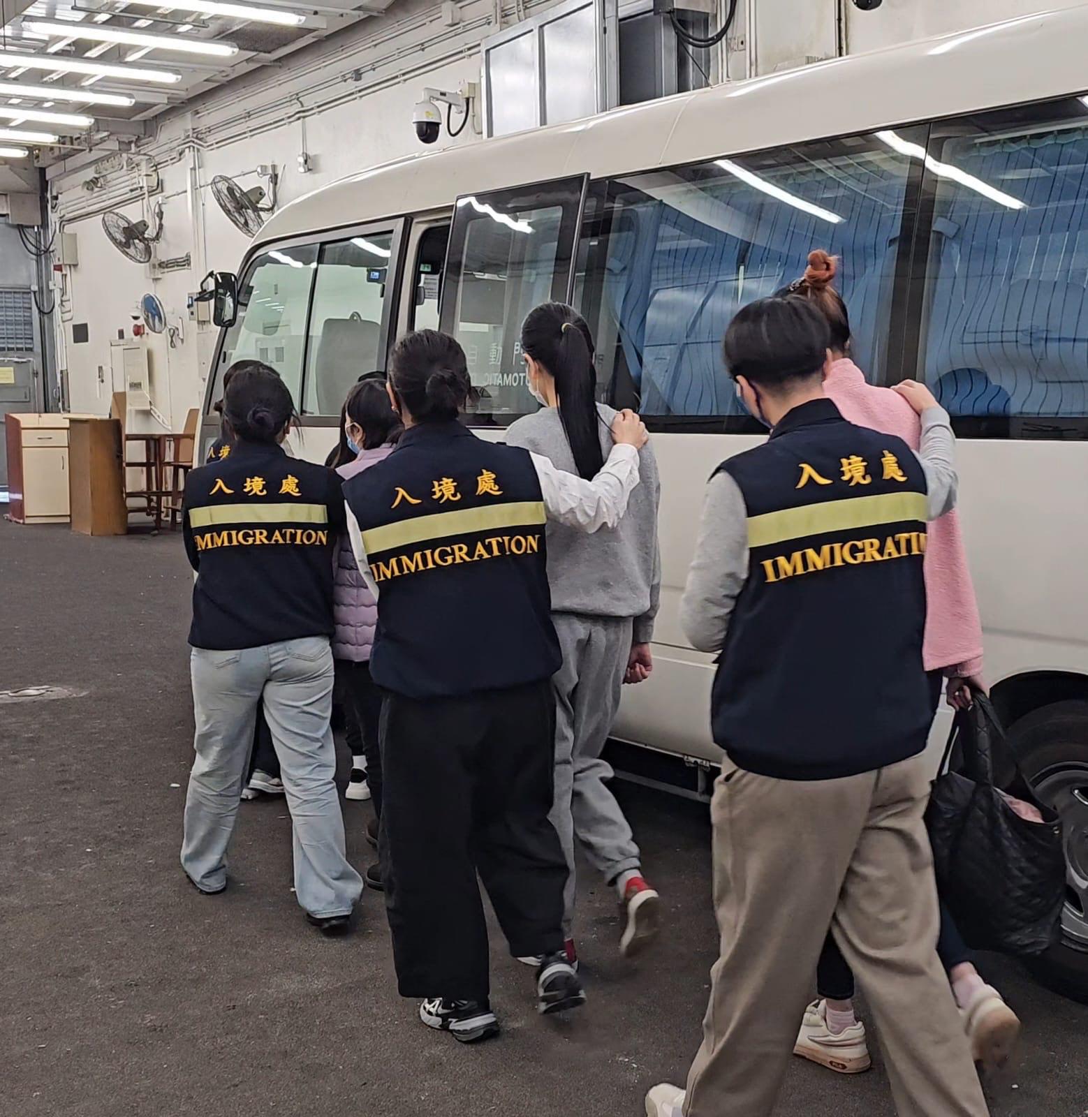The Immigration Department (ImmD) carried out a repatriation operation today (January 17).  A total of 24 Vietnamese illegal immigrants and overstayers were repatriated to Vietnam.  Photo shows removees being escorted by ImmD officers to proceed from the detention place to the airport.