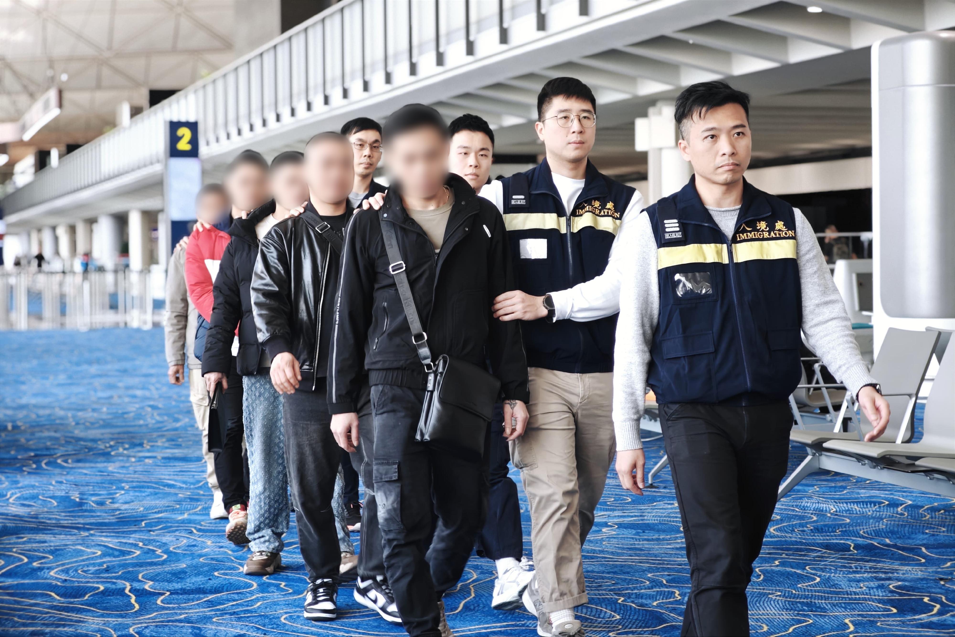 The Immigration Department (ImmD) carried out a repatriation operation today (January 17).  A total of 24 Vietnamese illegal immigrants and overstayers were repatriated to Vietnam.  Photo shows removees being escorted by ImmD officers to depart from Hong Kong.
