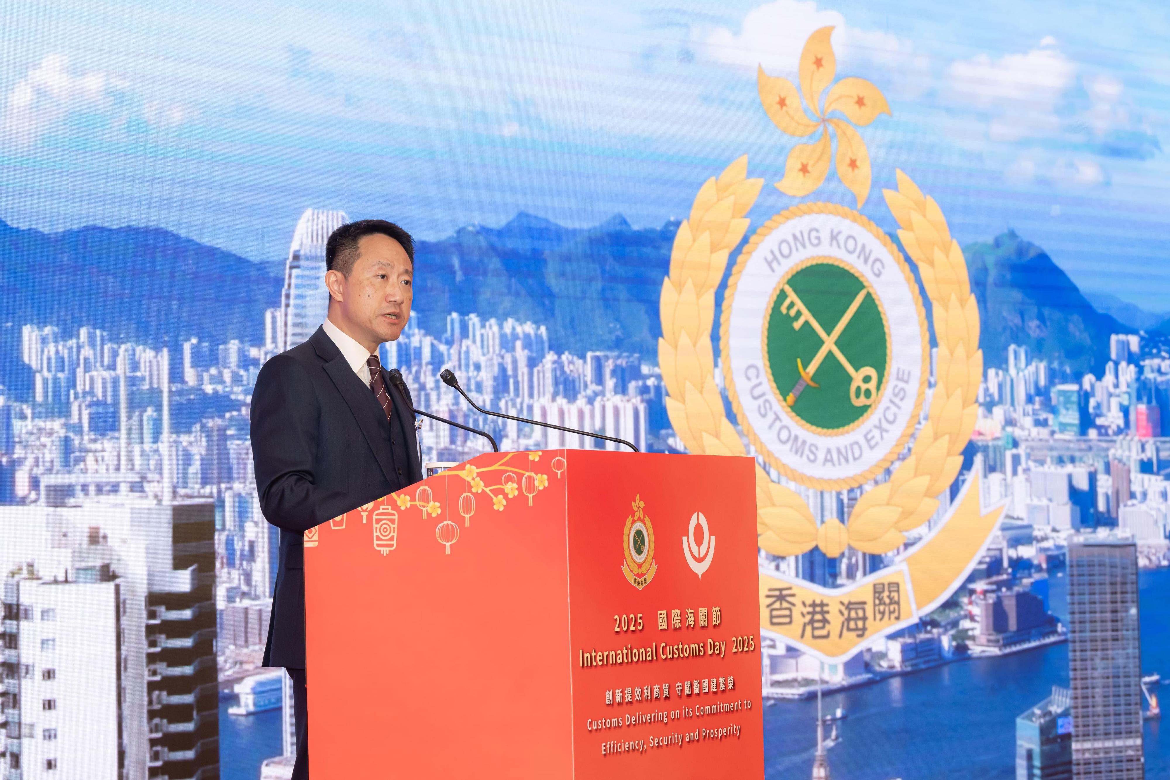 香港海關今日（一月二十一日）在香港會議展覽中心舉行二○二五年「國際海關節」慶祝酒會。圖示海關關長陳子達在慶祝酒會上致辭。