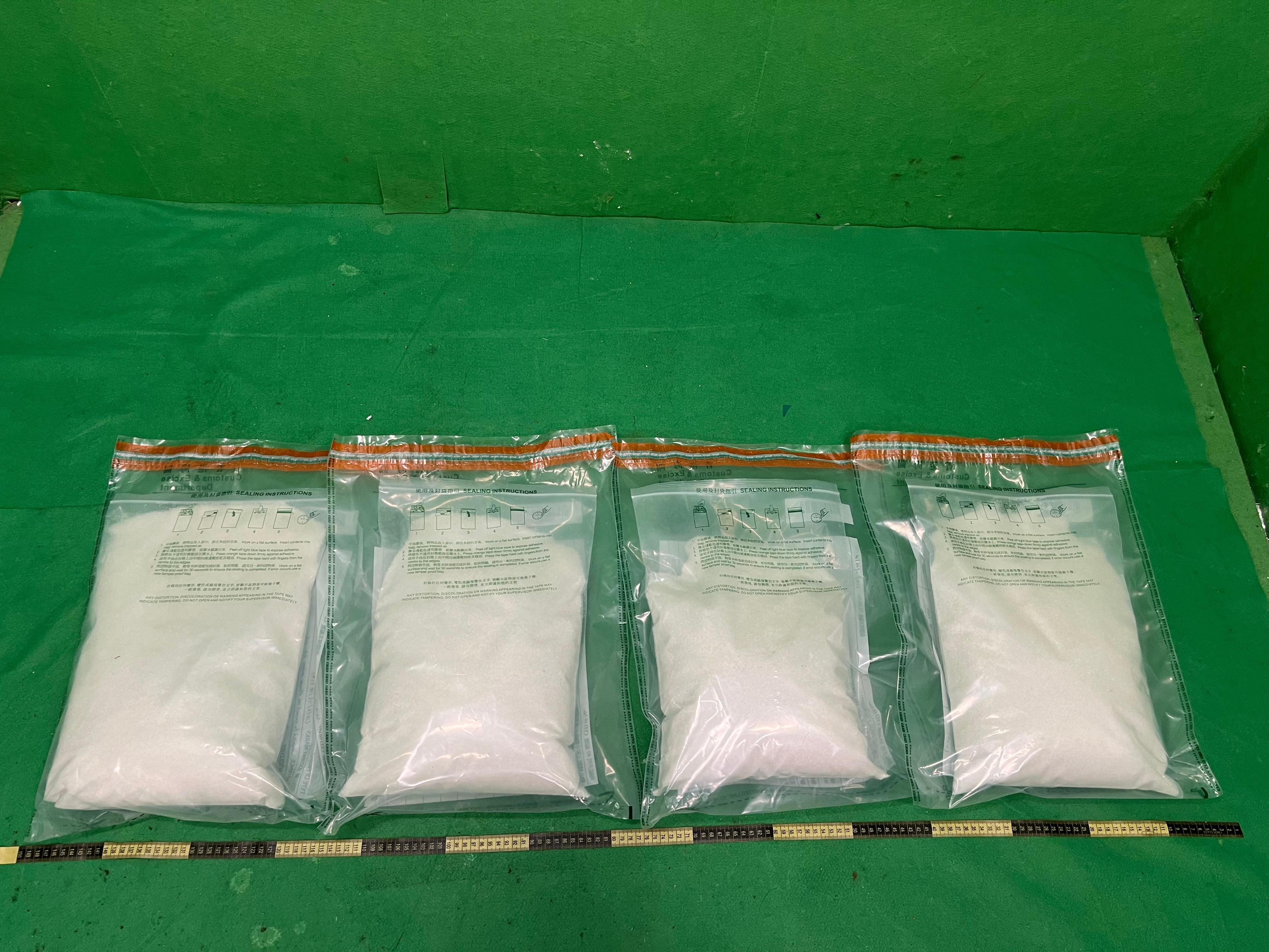 Hong Kong Customs on January 19 and yesterday (January 20) detected two drug trafficking cases at Hong Kong International Airport and seized about 20 kilograms of suspected ketamine. The total estimated market value of the drugs was about $9.2 million. Photo shows the suspected ketamine seized in the second case.