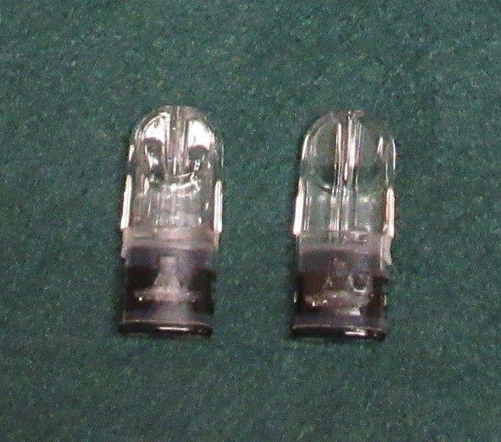 Hong Kong Customs yesterday (January 21) detected a case involving possession of suspected etomidate (the main ingredient of "space oil drug"), a kind of Part 1 poison under the Pharmacy and Poisons Regulations, and suspected ketamine by an outgoing passenger at the Lo Wu Control Point. Photo shows the two suspected "space oil drug" capsules seized in the case.