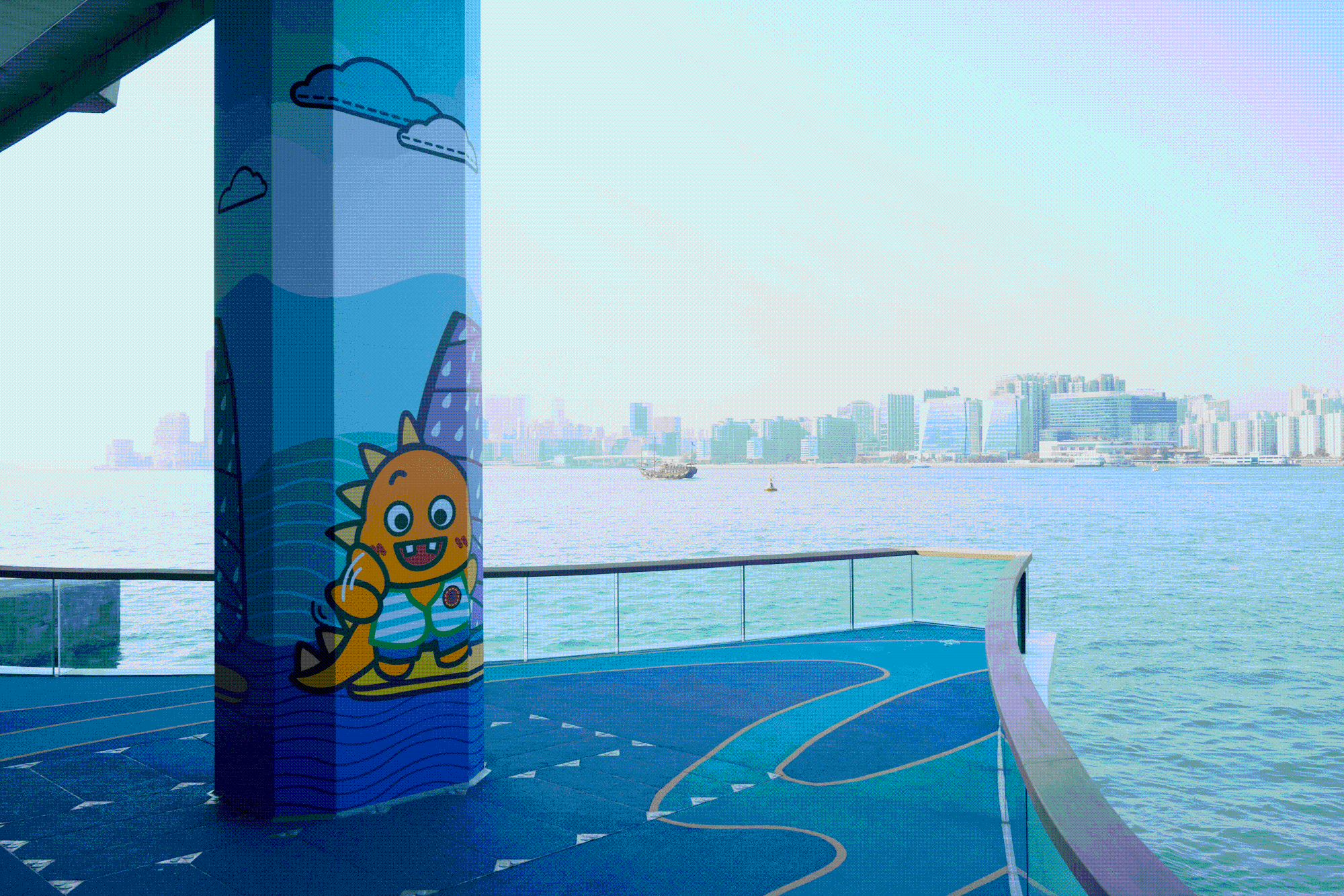 The East Coast Boardwalk (Western Section) underneath the Island Eastern Corridor in North Point, connecting the East Coast Park Precinct and the North Point Promenade, will open to the public this Sunday (January 26). The public can enjoy panoramic views of Victoria Harbour from the viewing platforms at the boardwalk.