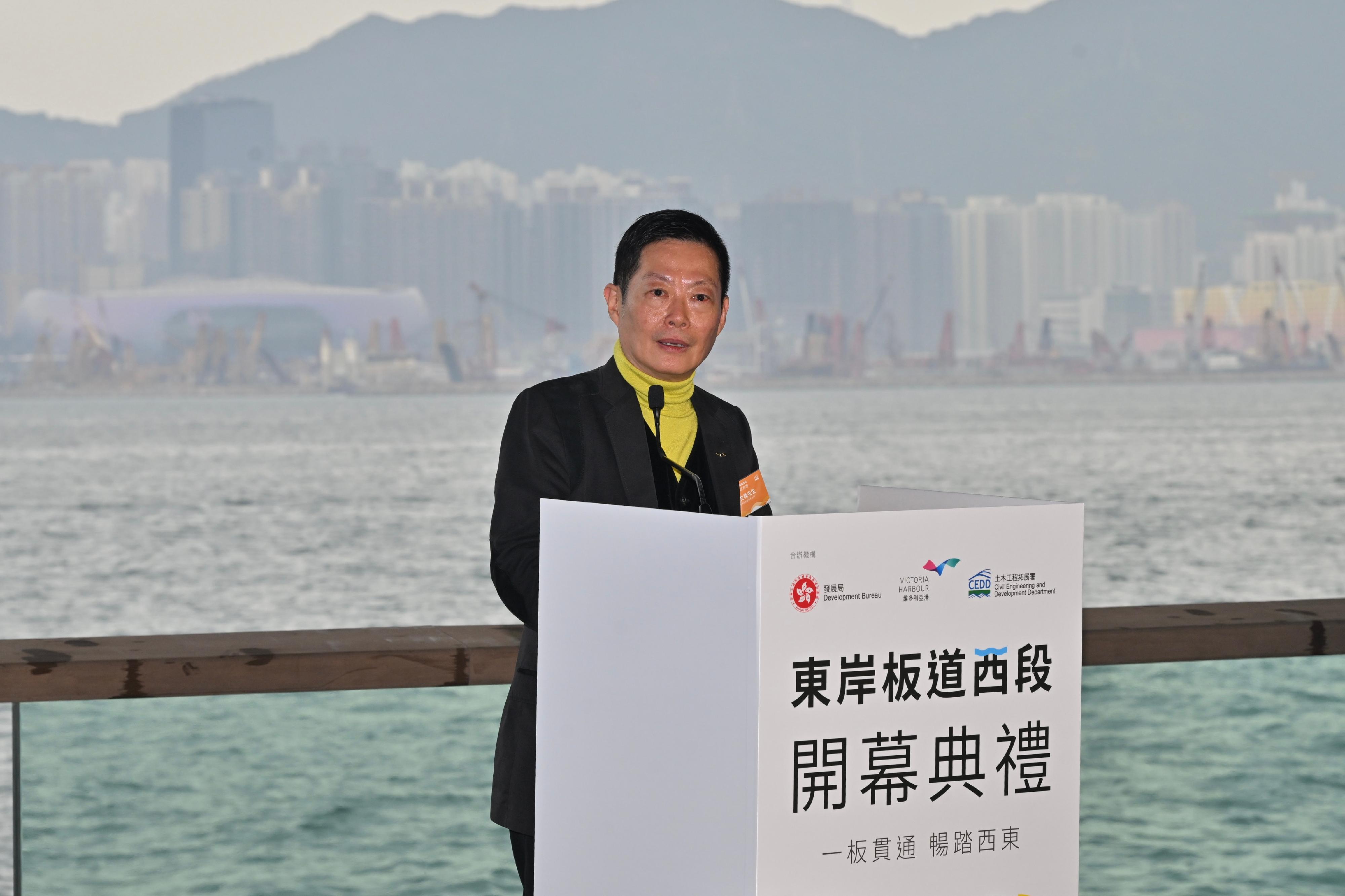 The East Coast Boardwalk (Western Section) underneath the Island Eastern Corridor in North Point, connecting the East Coast Park Precinct and the North Point Promenade, will open to the public this Sunday (January 26). Photo shows the Chairman of the Harbourfront Commission, Mr Ivan Ho, speaking at the opening ceremony today (January 23).