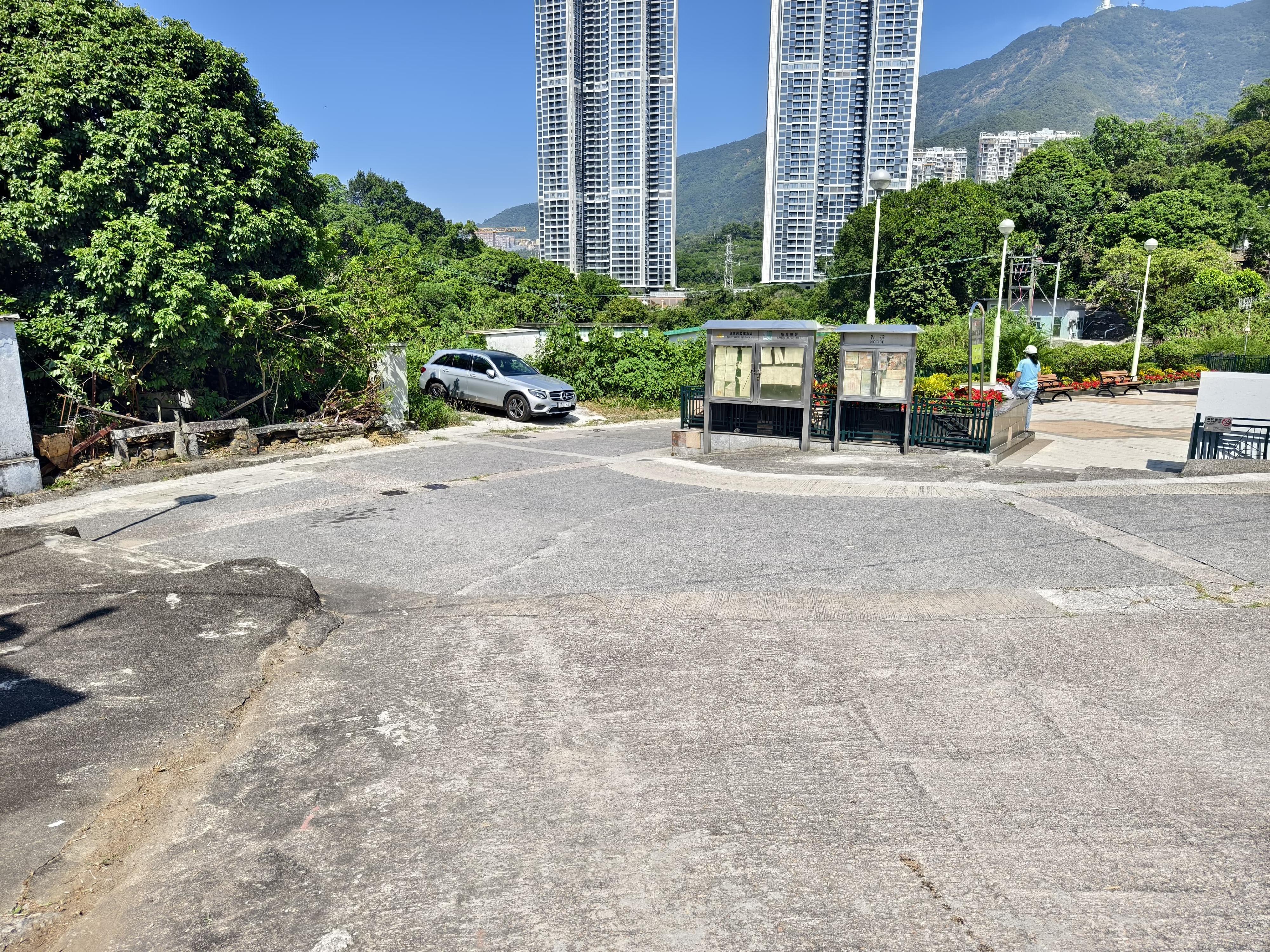 The Government has, with effect from today (January 24), opened a designated section of road within the frontier closed area near Lin Ma Hang Village in Sha Tau Kok. Photo shows the location of Lin Ma Hang Tsuen stop of minibus no. 59K.