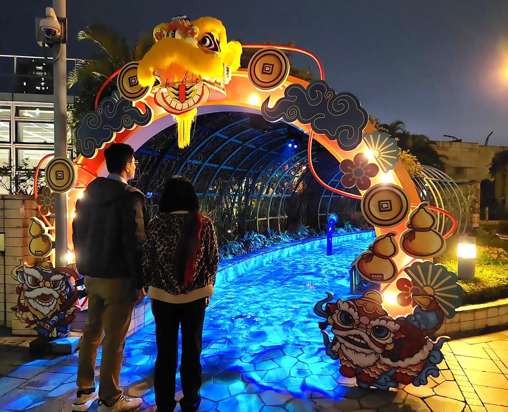 The Hong Kong Housing Authority has put up various festive Lunar New Year decorations with the theme "Lion Dance, New Attire and Dream Building" at Domain, its regional shopping centre in Yau Tong. Photo shows a festive decoration at the Rooftop Garden.